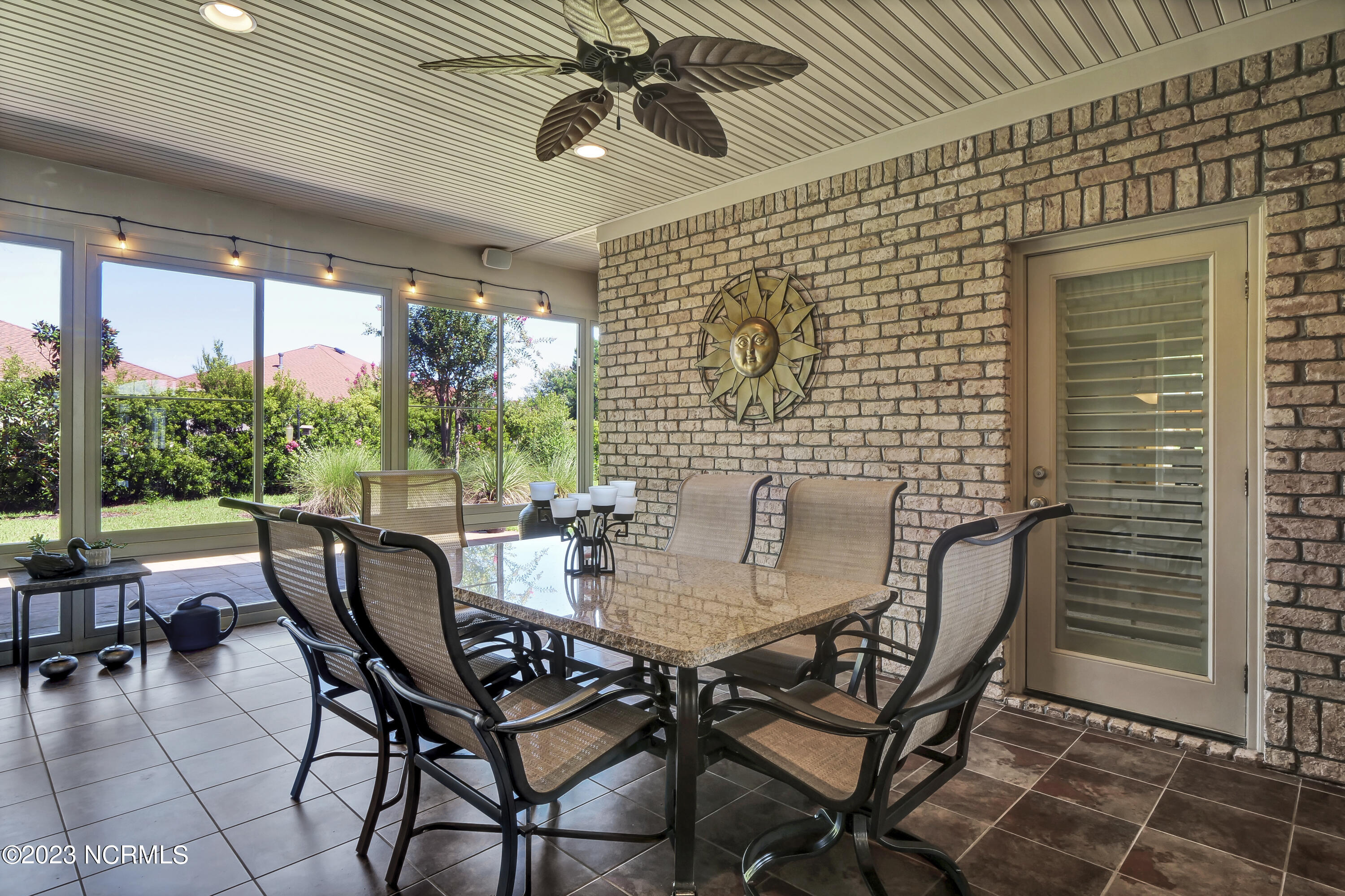 100555006 | Photo 25