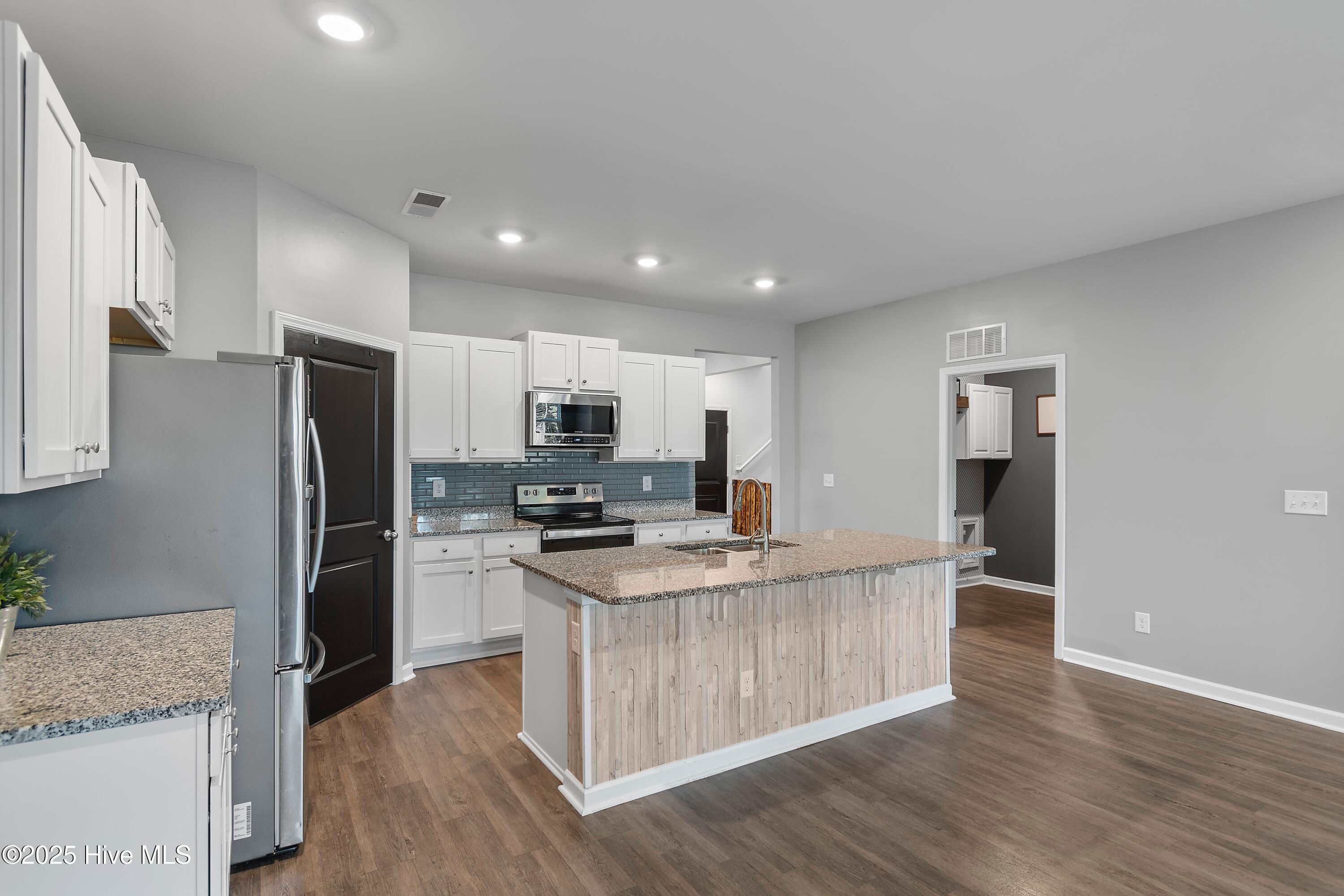 100537510 | Photo 15