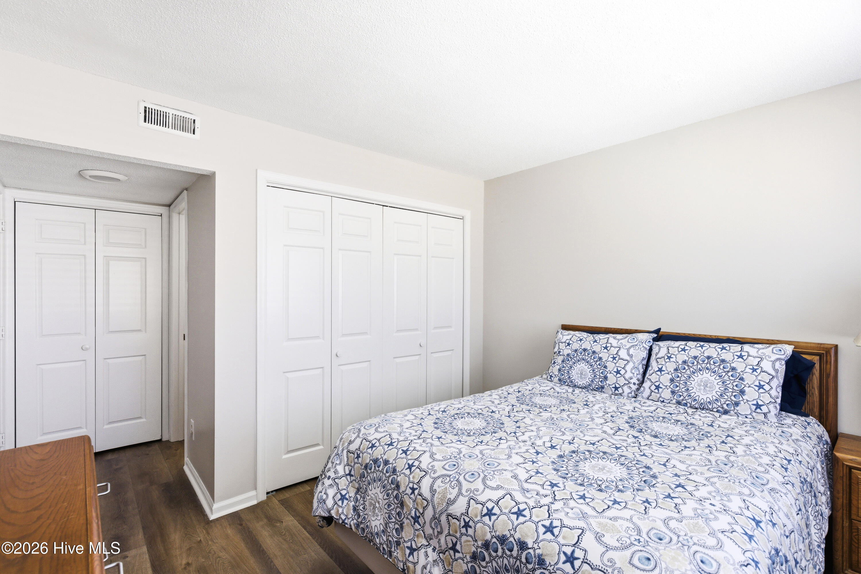 100567945 | Photo 12