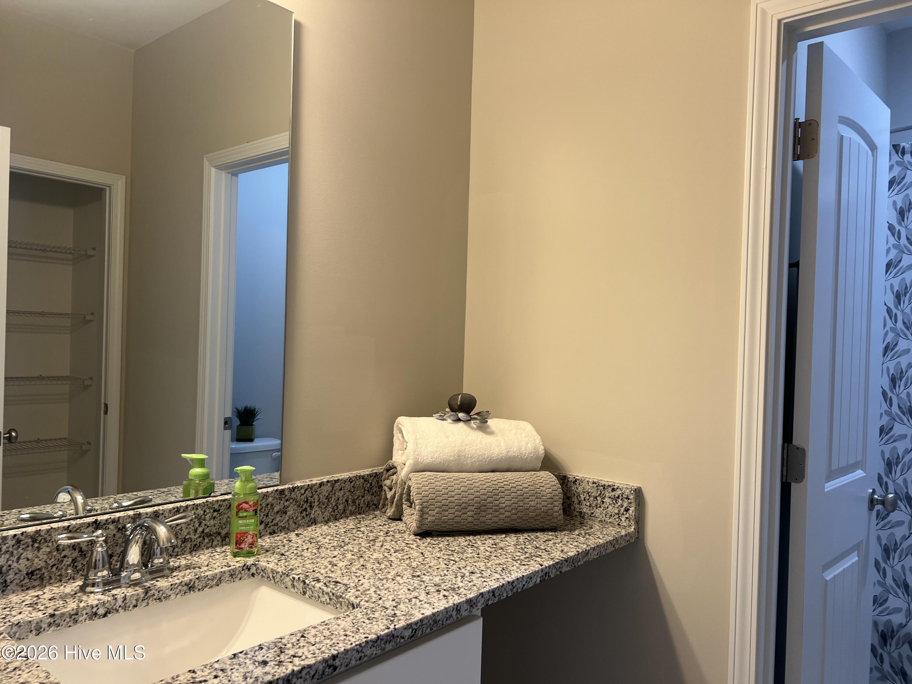 100563789 | Photo 14