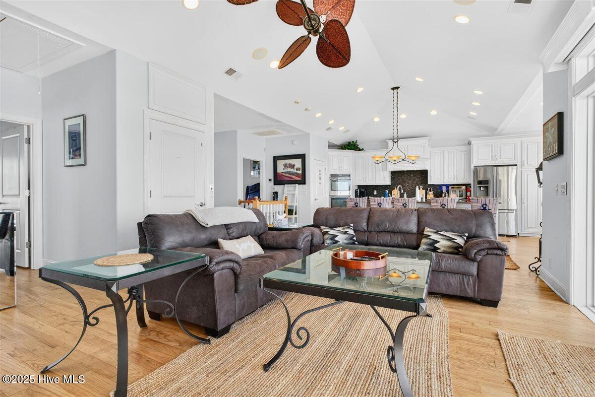 100538364 | Photo 18