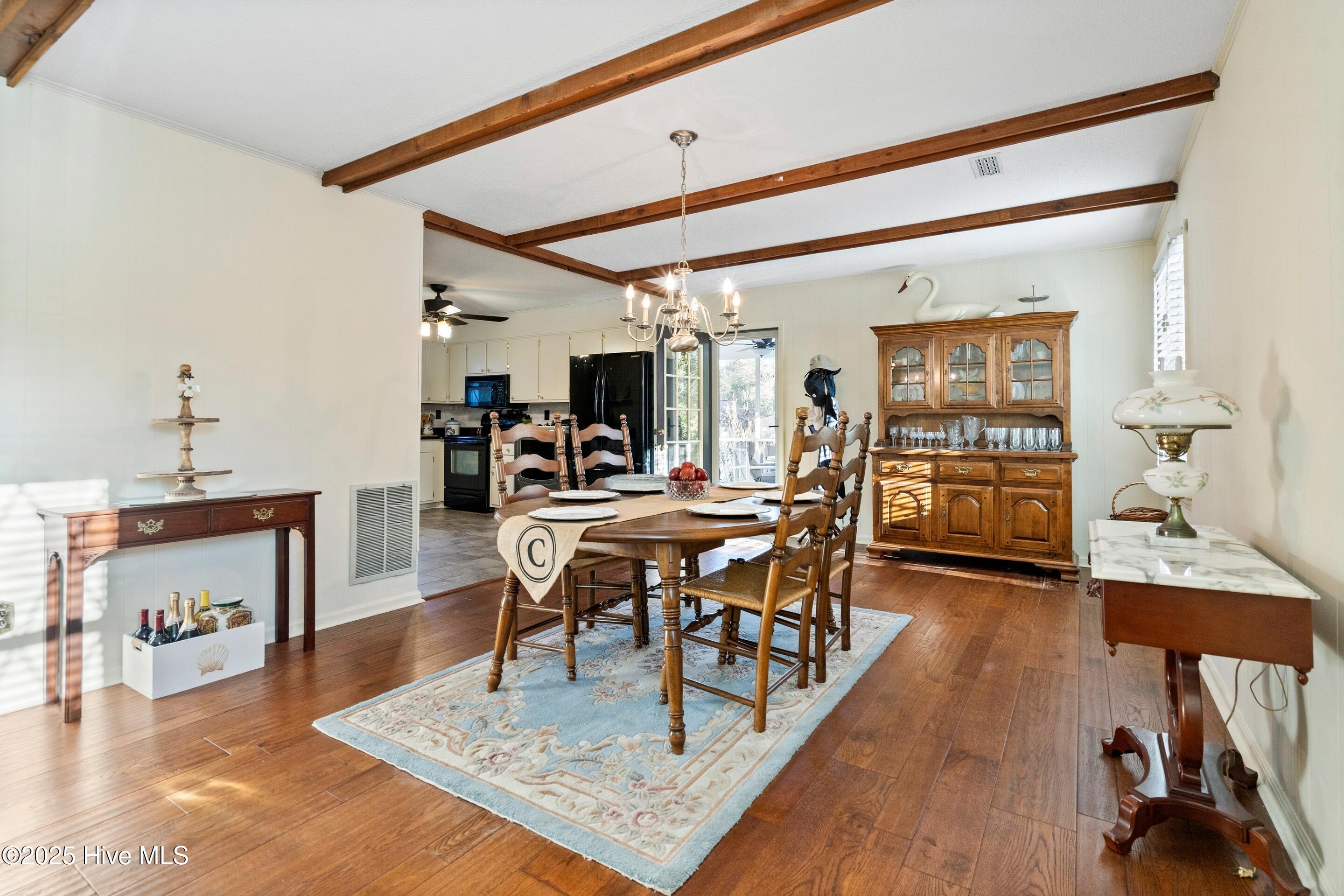 100548046 | Photo 20