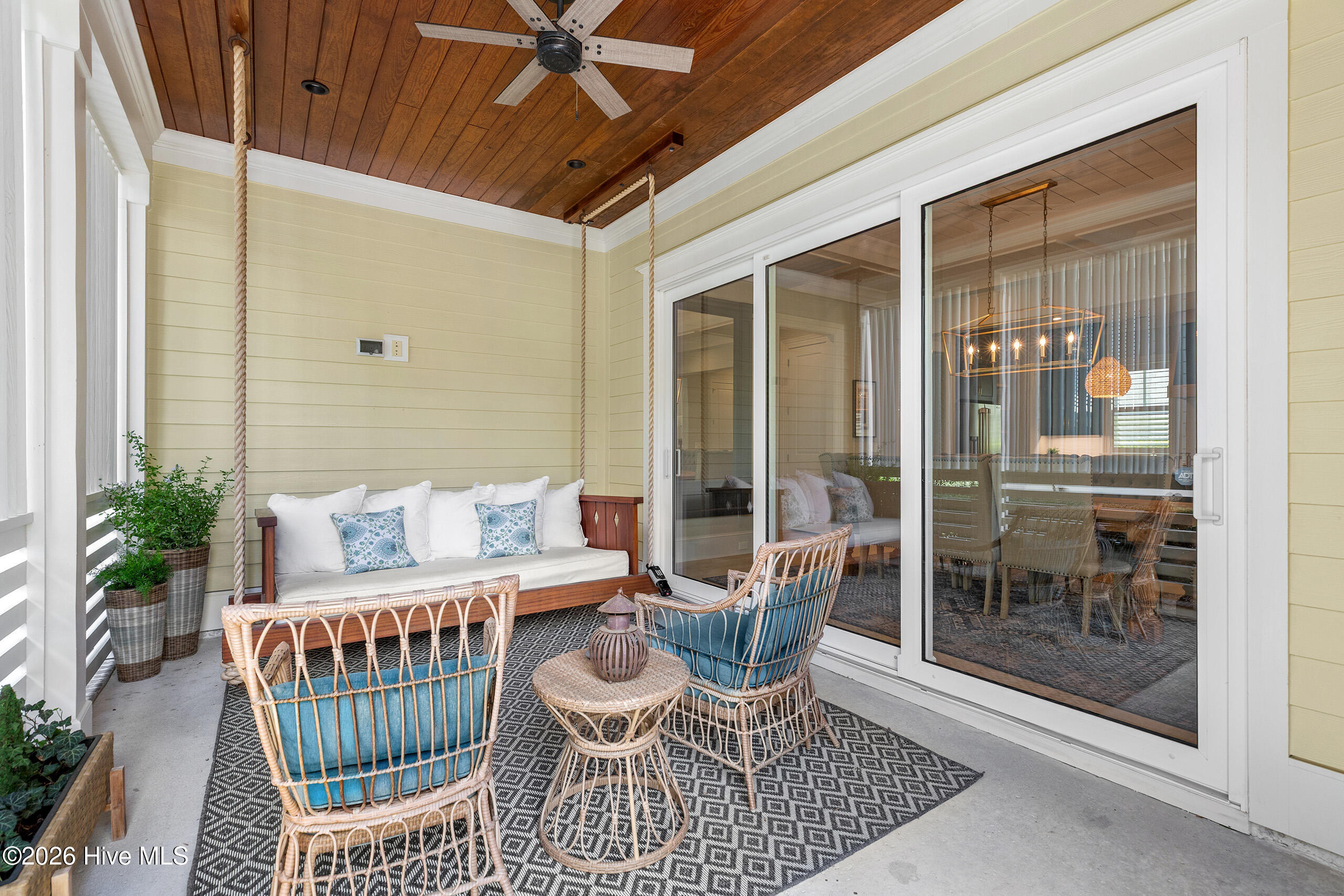 100563719 | Photo 37