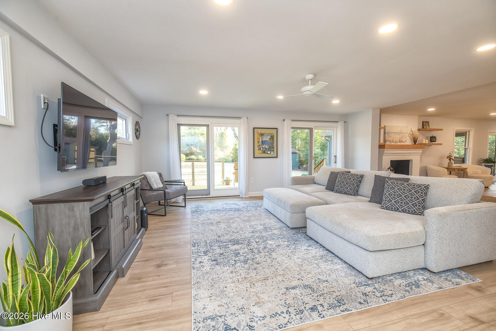 100553040 | Photo 21