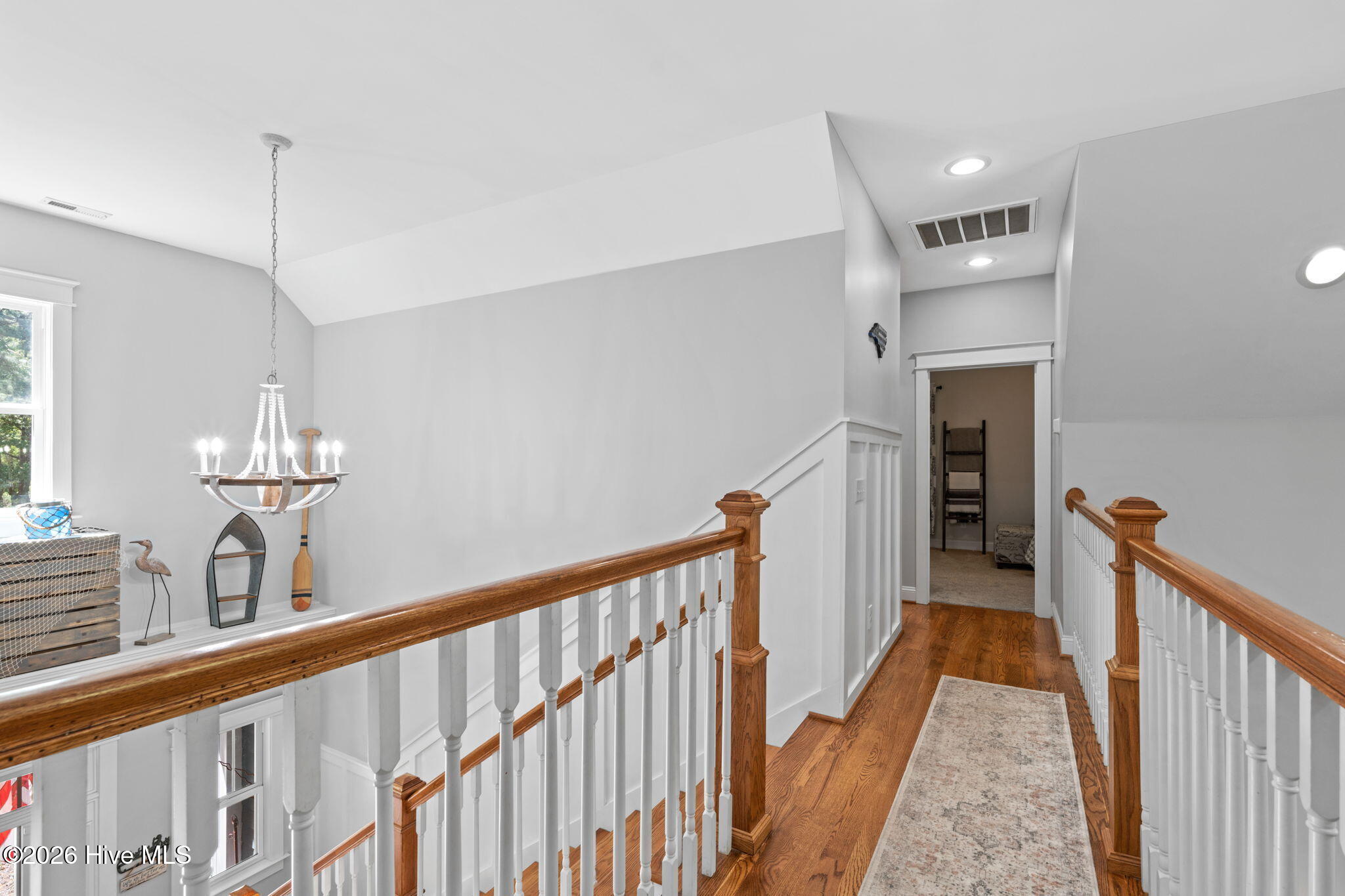 100568987 | Photo 28