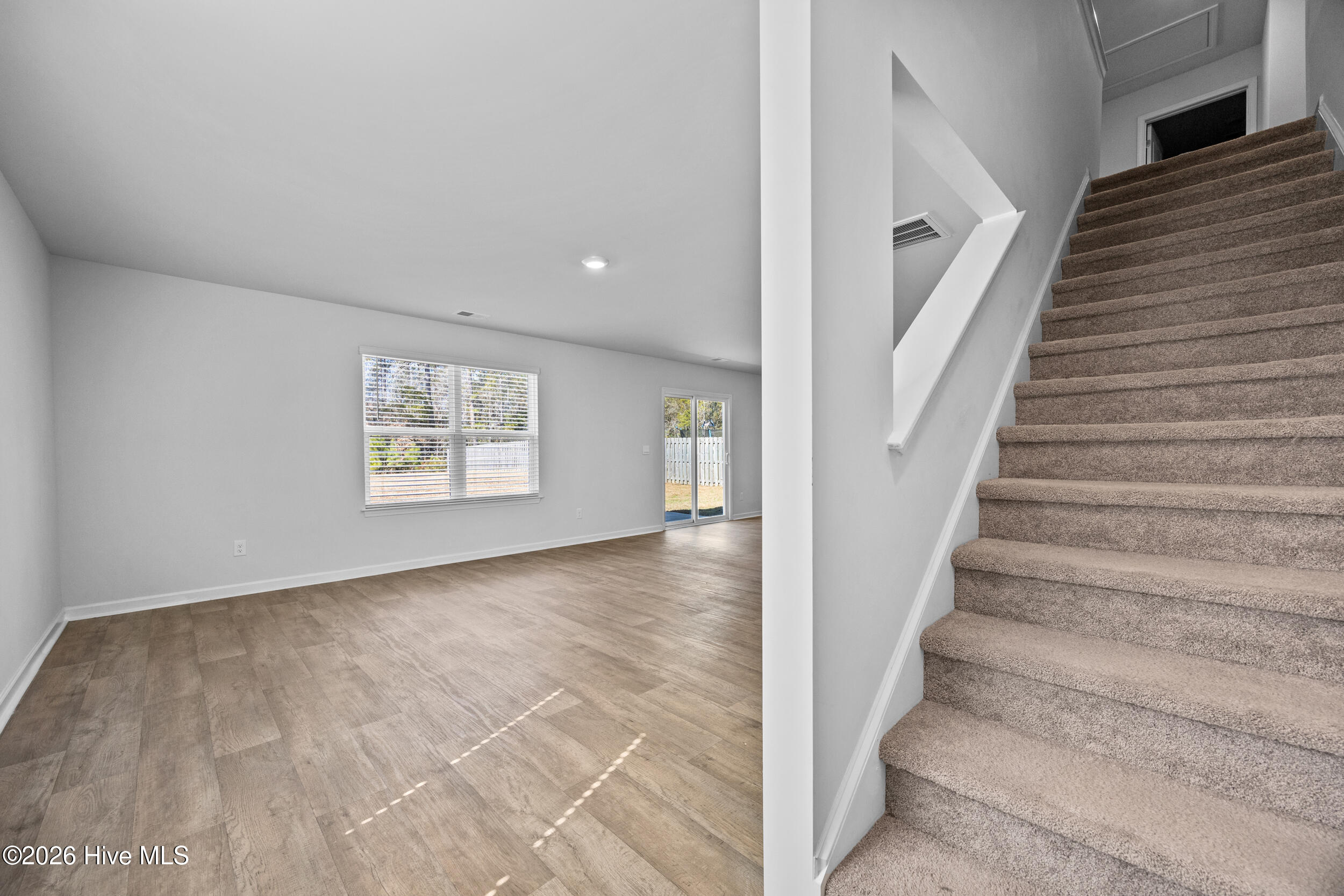 100556435 | Photo 18