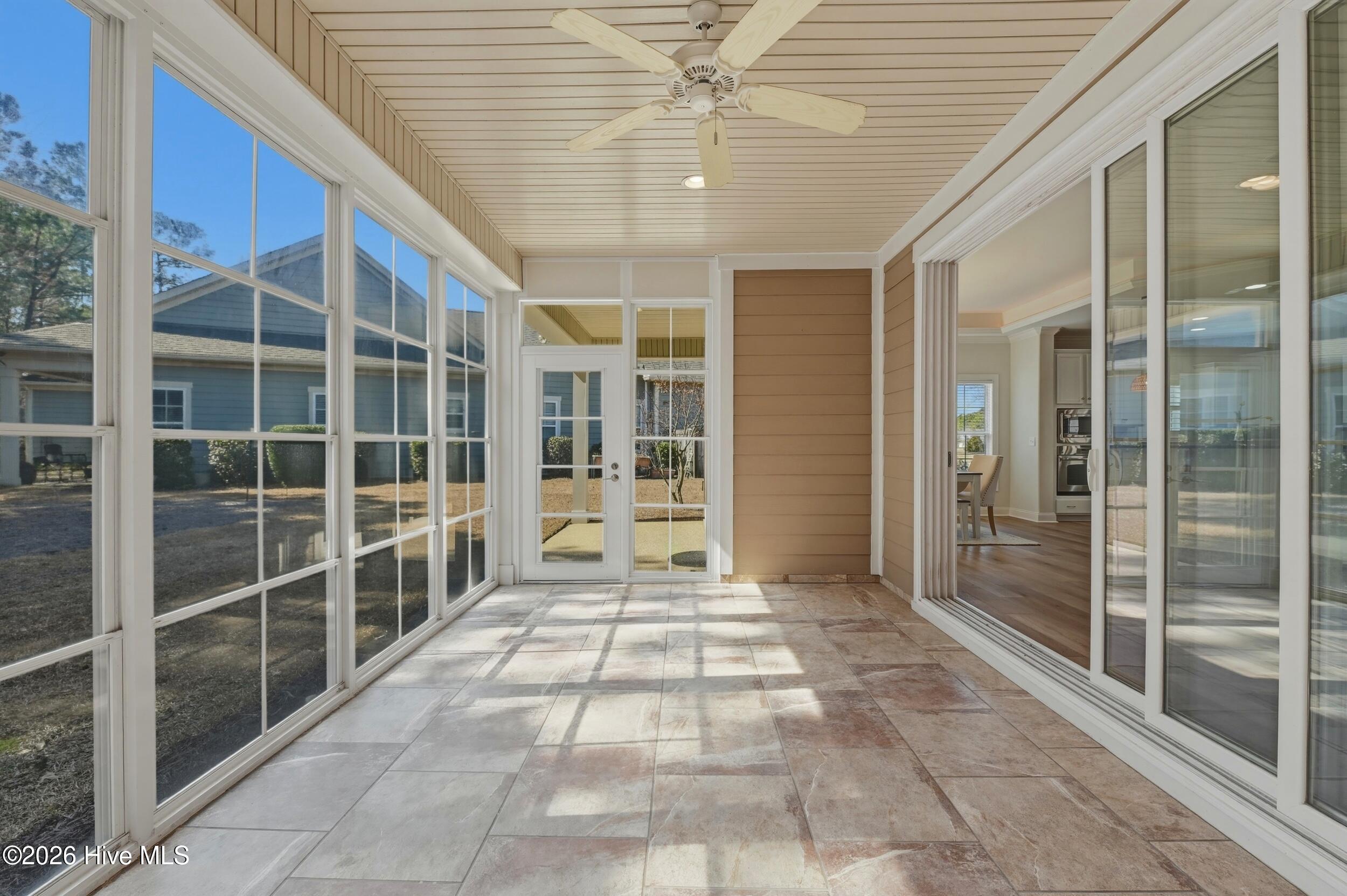 100556965 | Photo 37