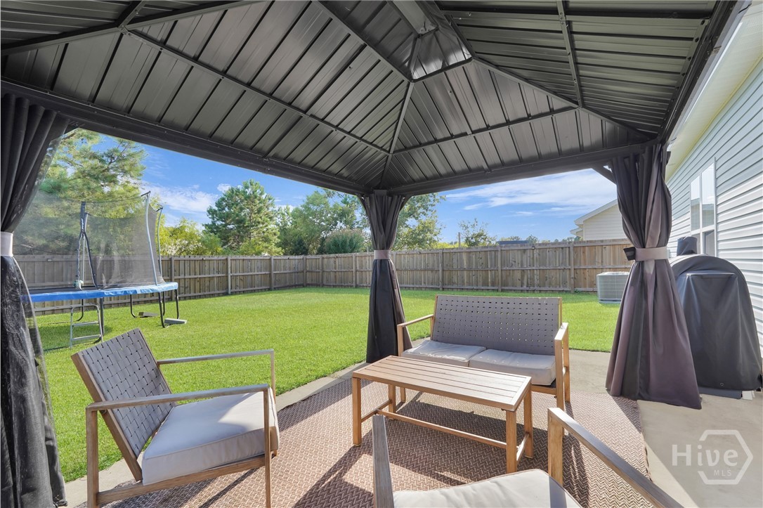 13 Twin Oaks Place
