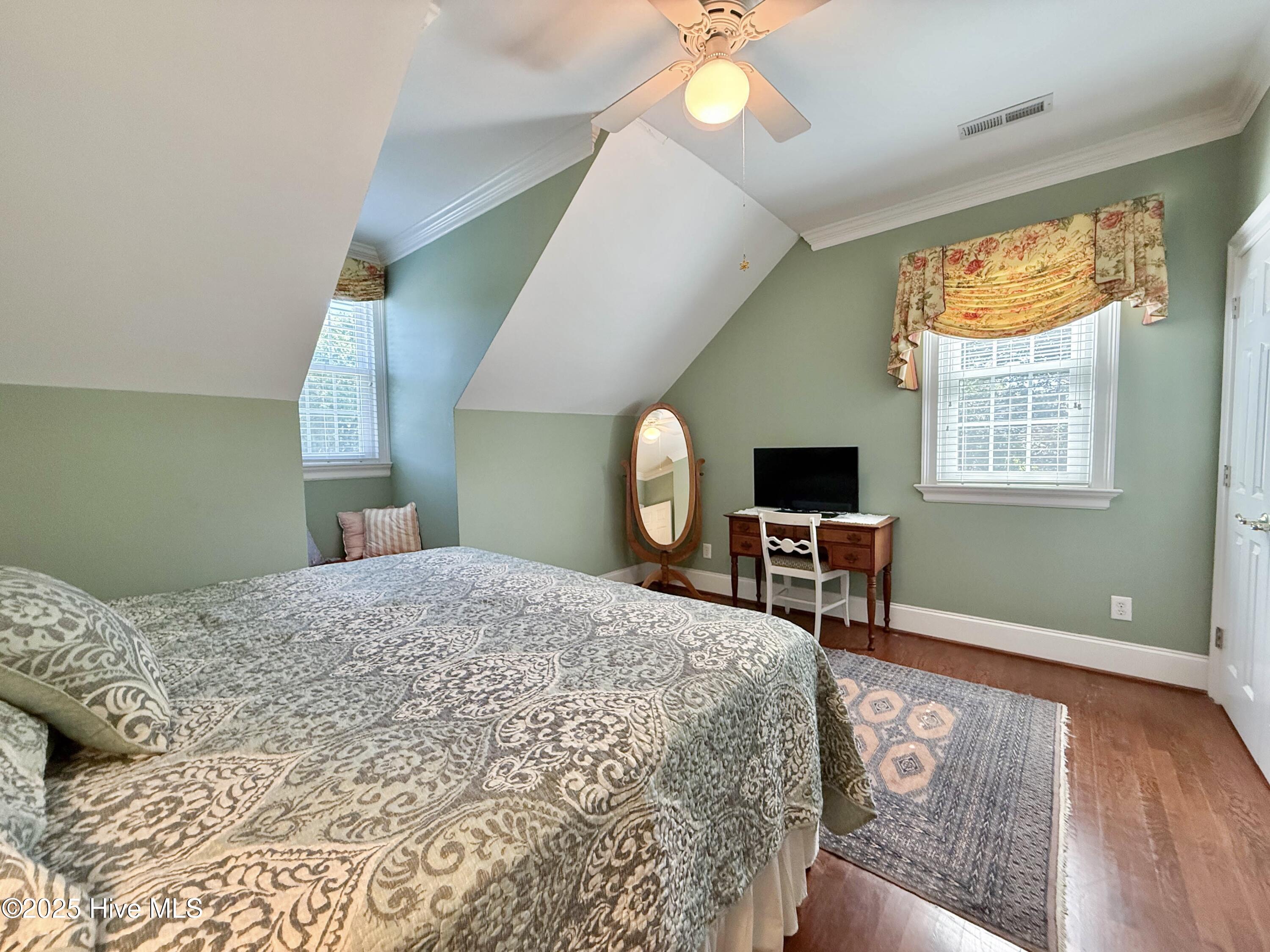 100561292 | Photo 82