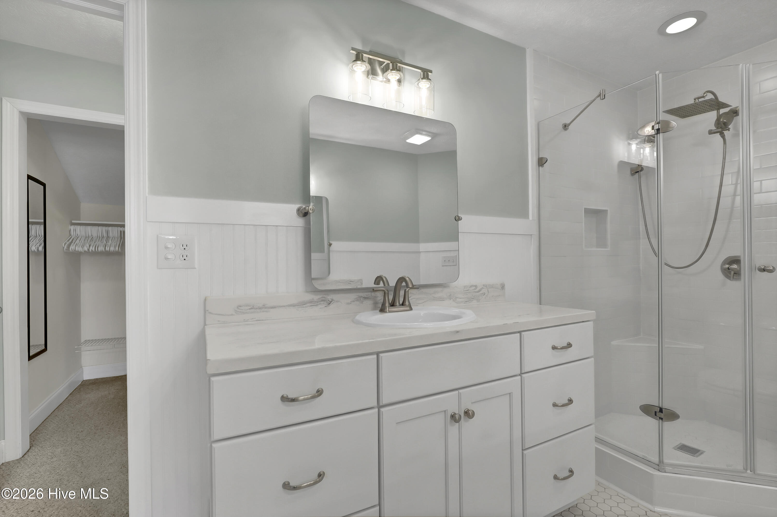 100550563 | Photo 23