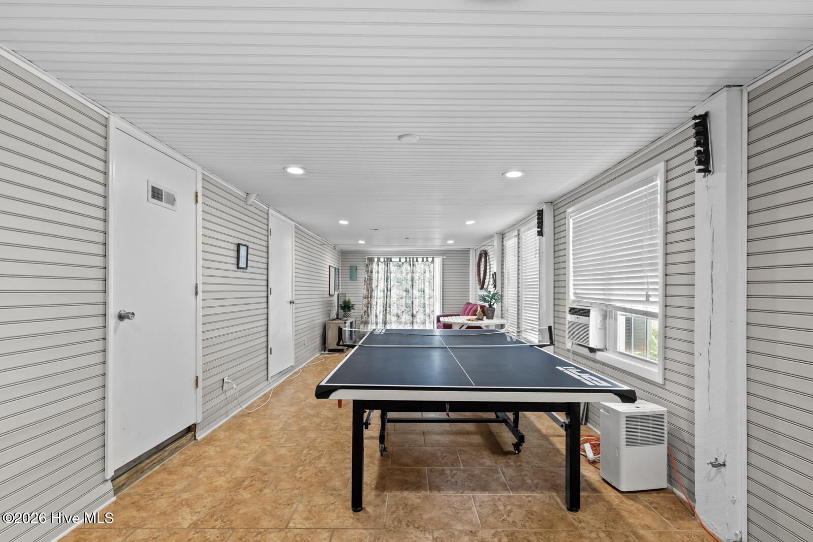 100569371 | Photo 36