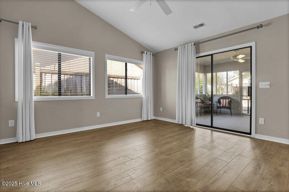 100541814 | Photo 14