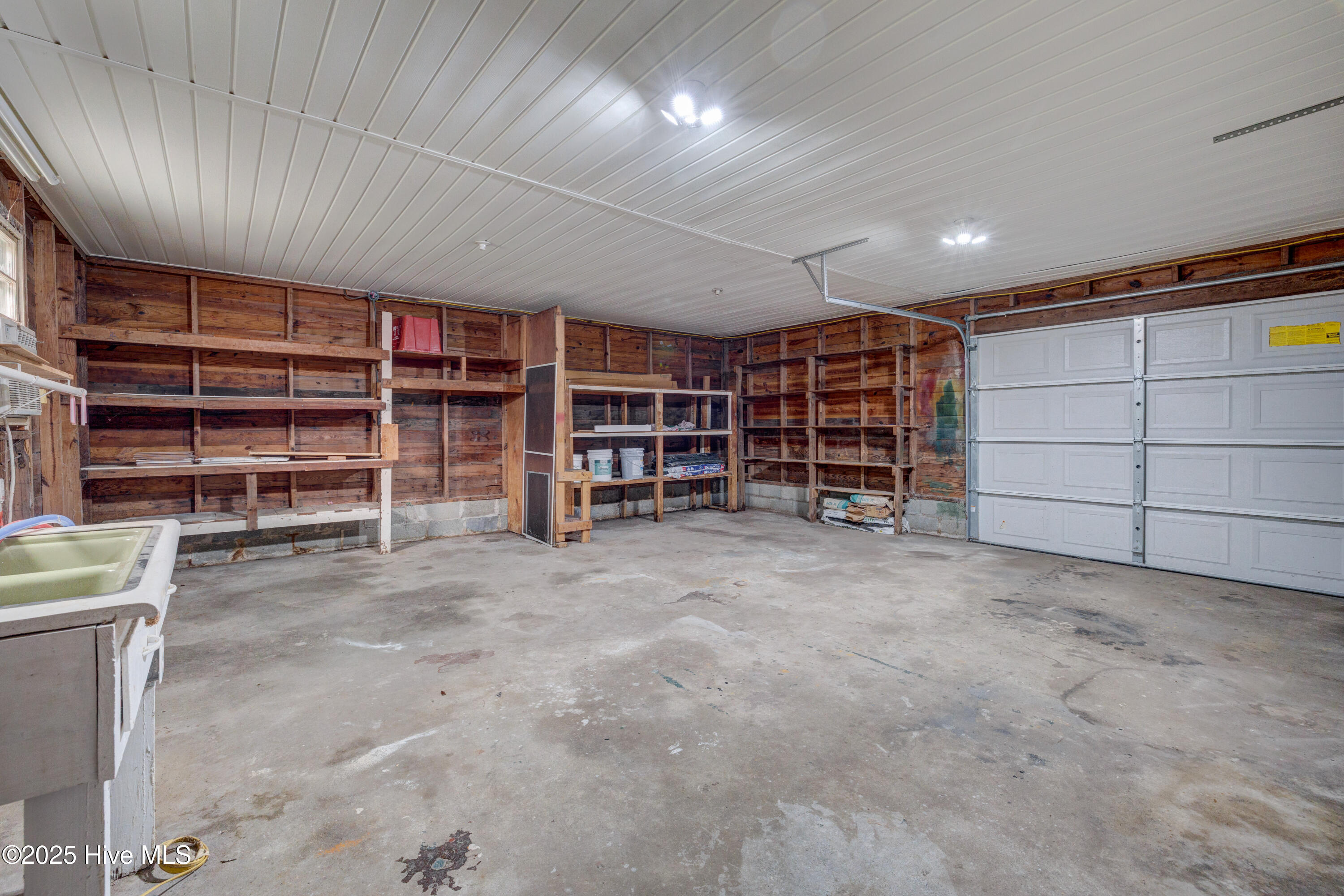 100547568 | Photo 28