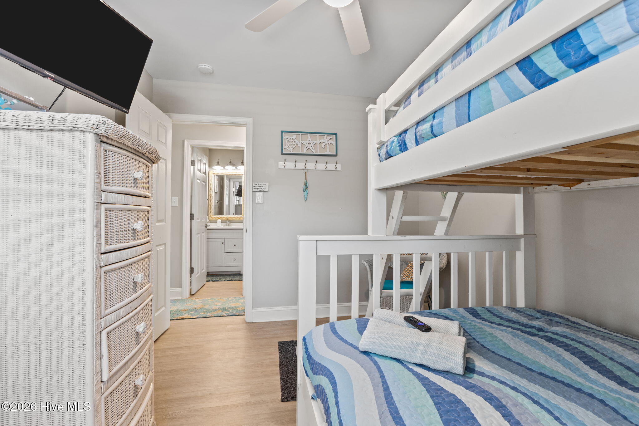 100568584 | Photo 37