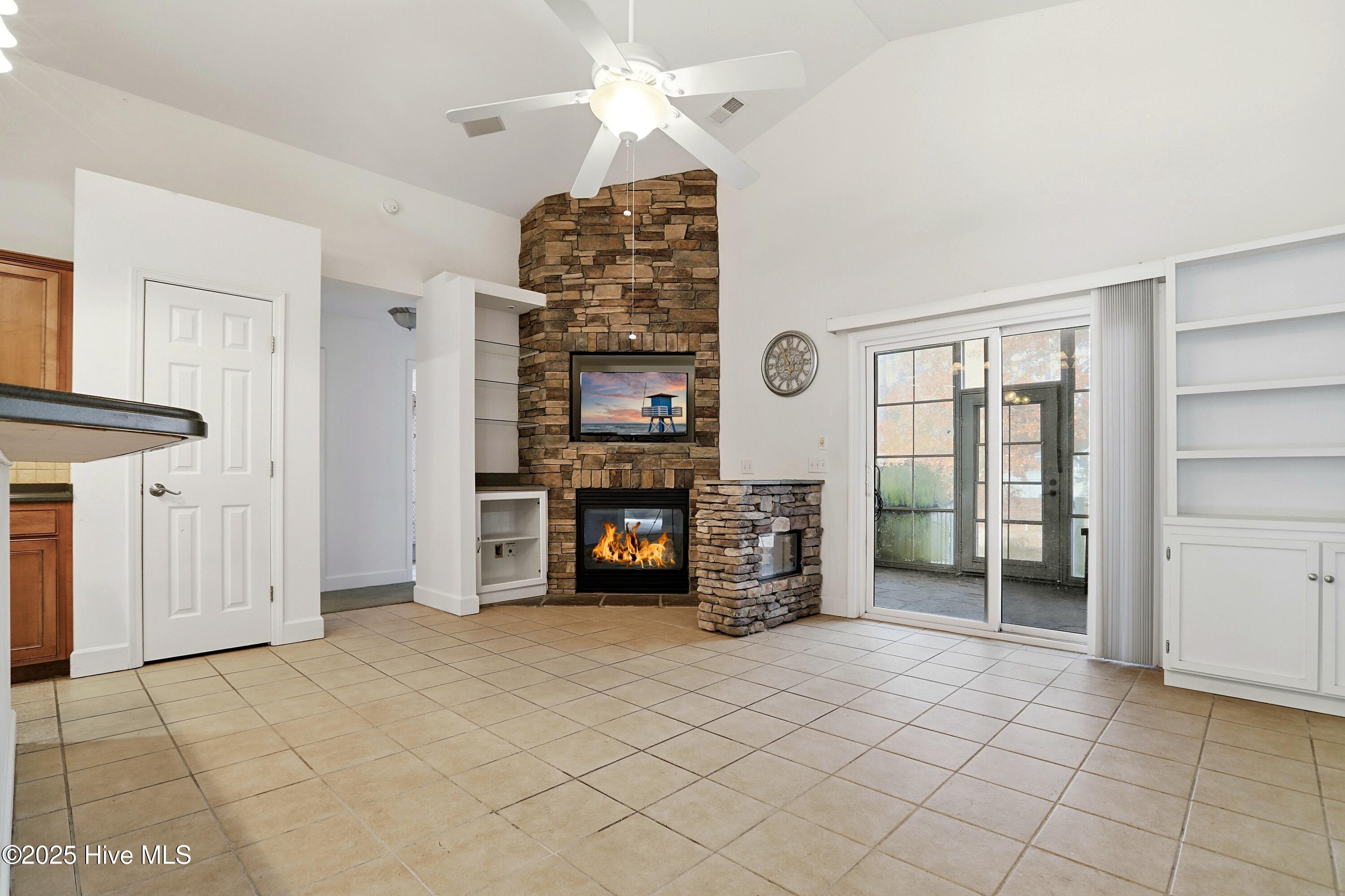 100543603 | Photo 25