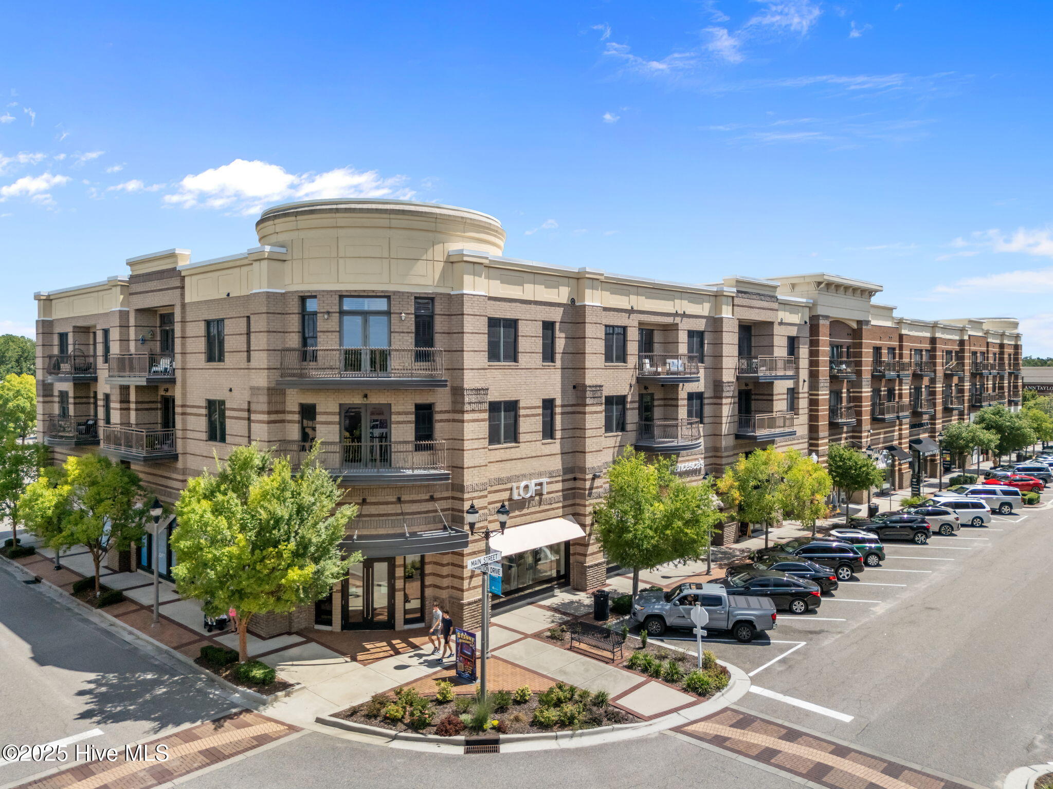 100525076 | Photo 62