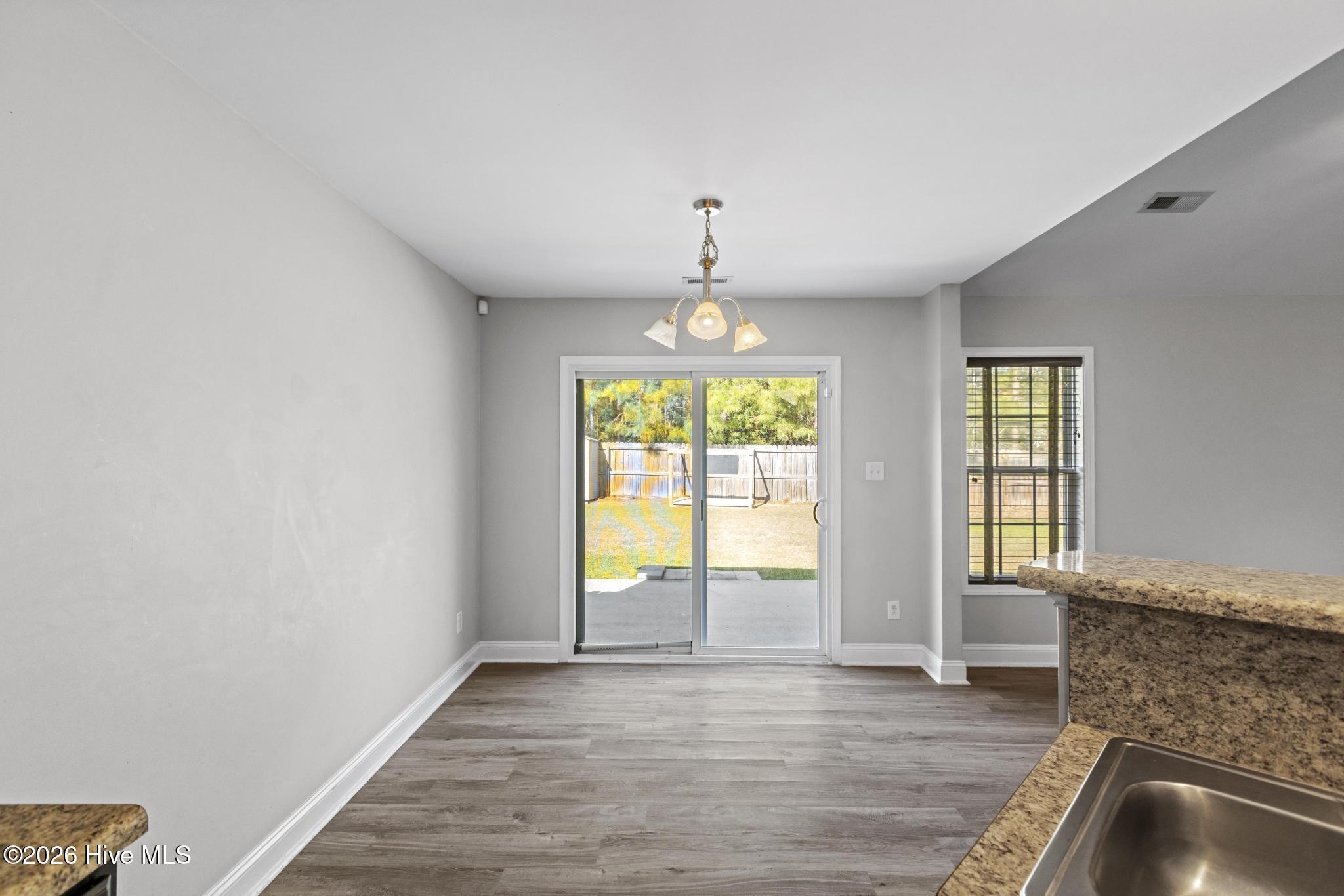 100565553 | Photo 13