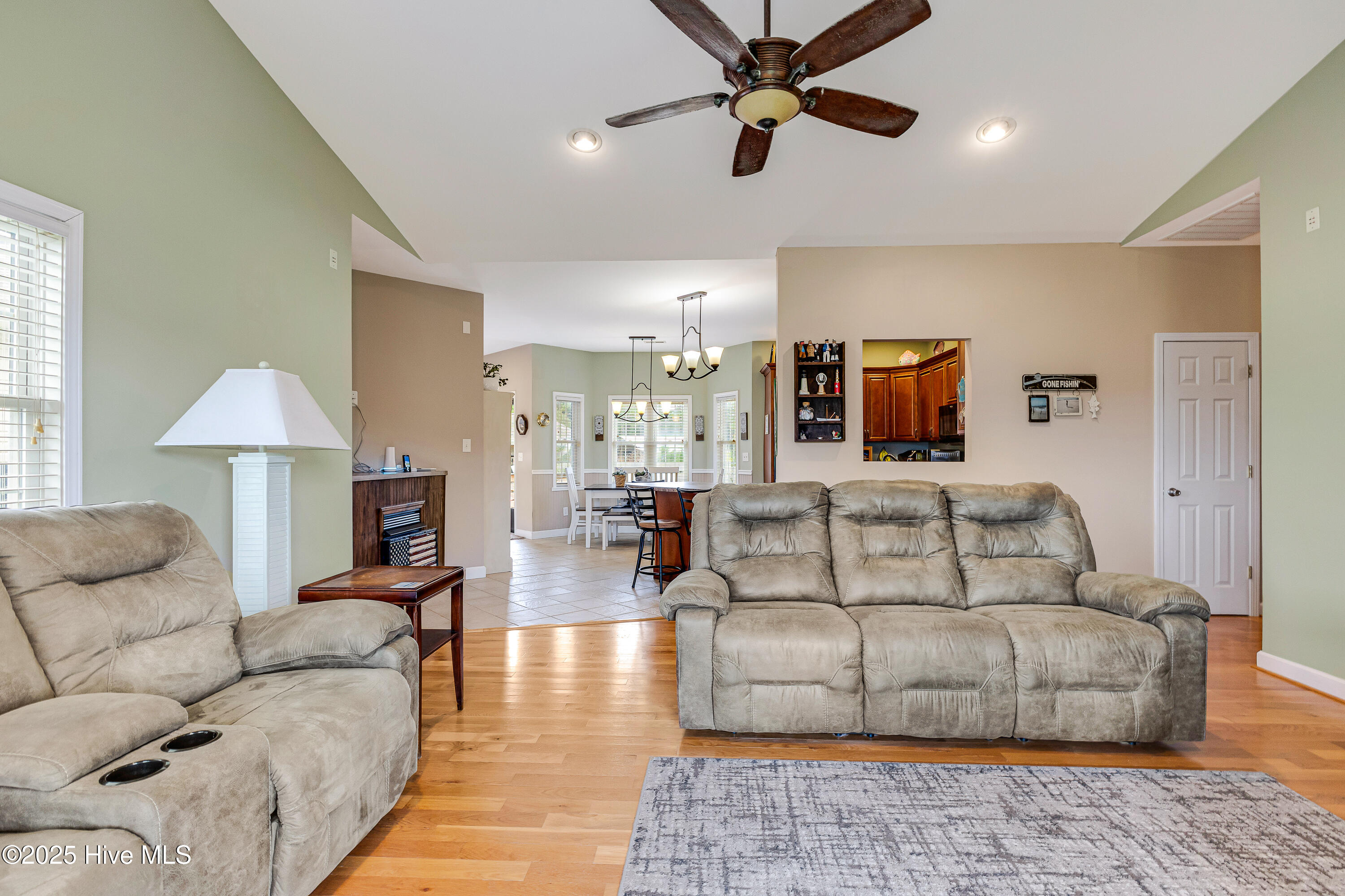 100536625 | Photo 10