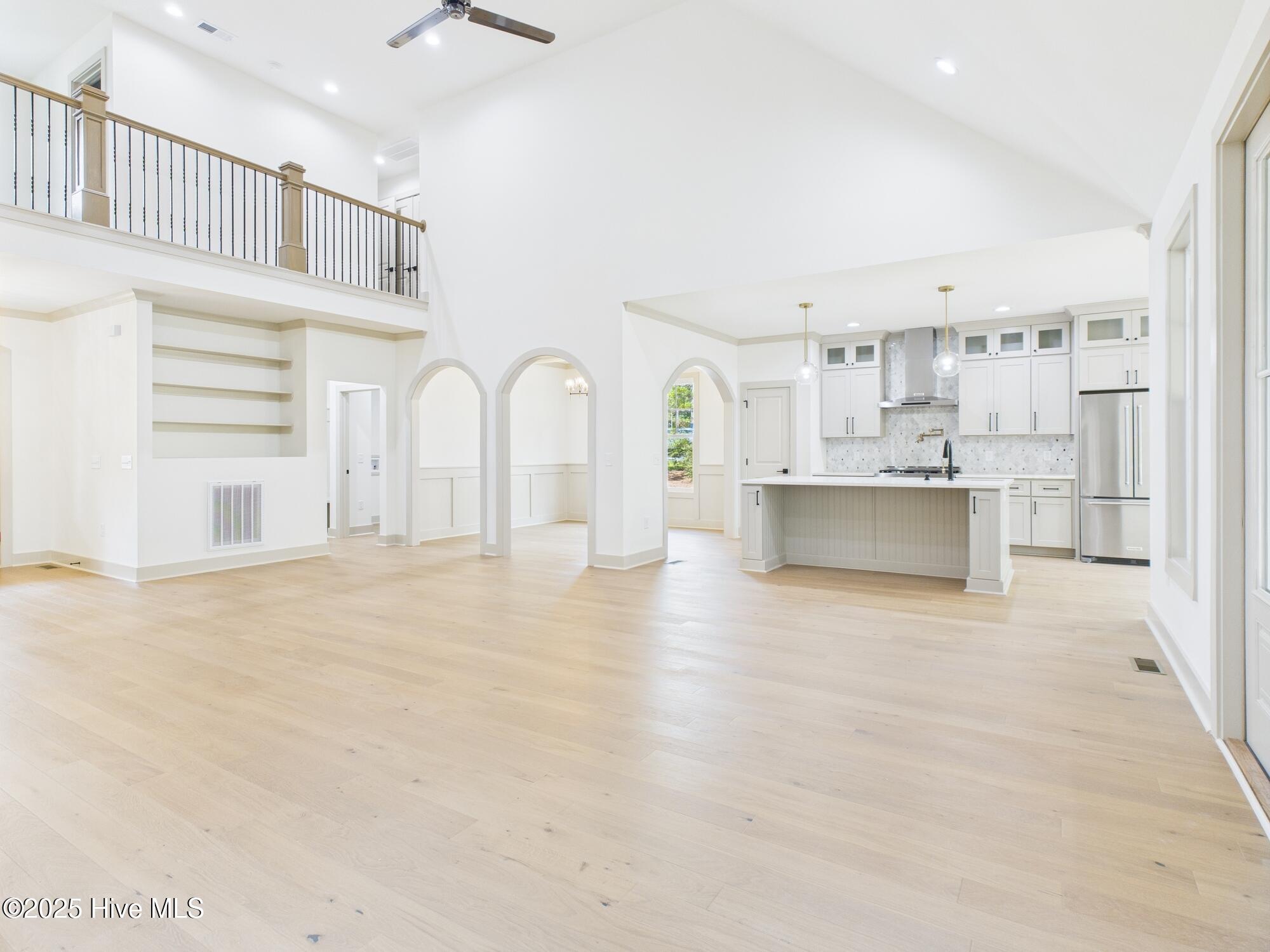 CAM04094G0-PR0052-STILL024