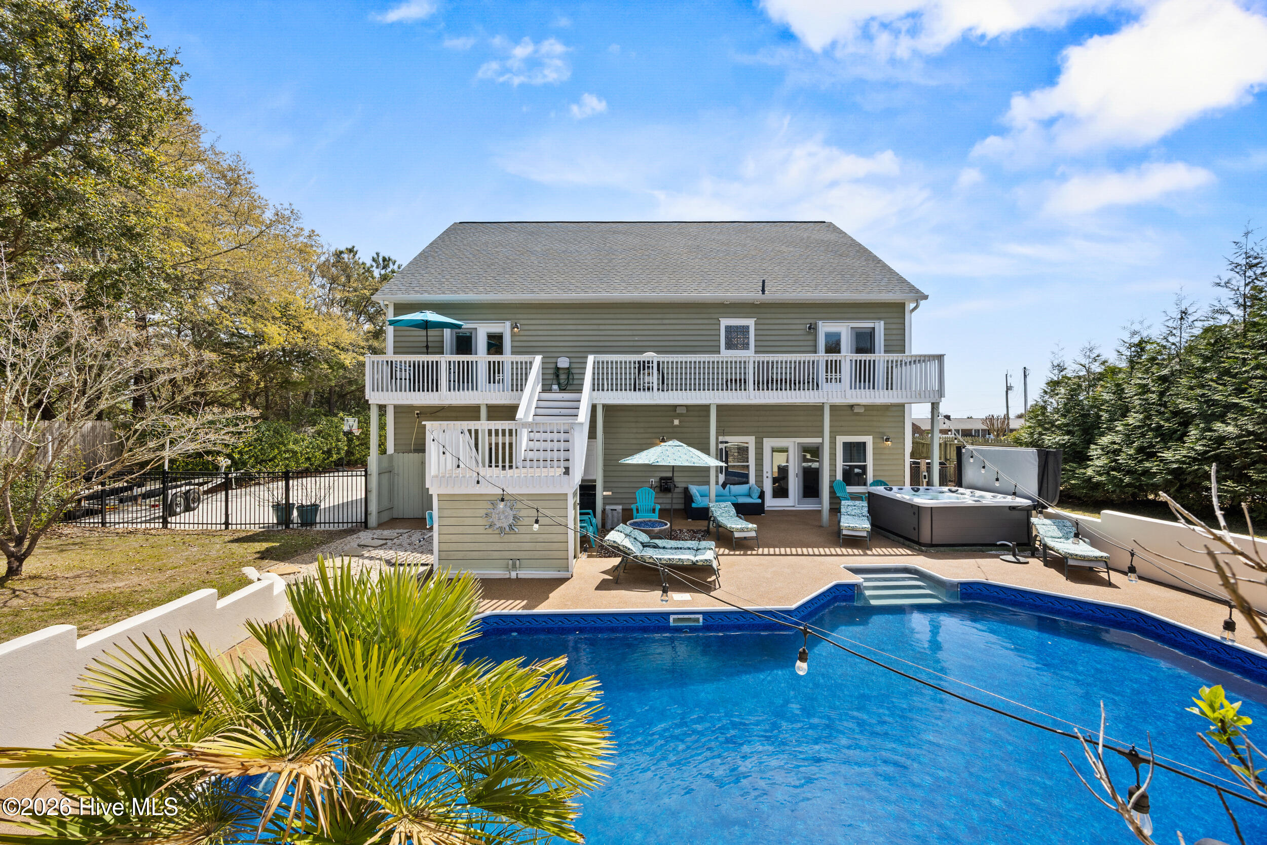 100567542 | Photo 72