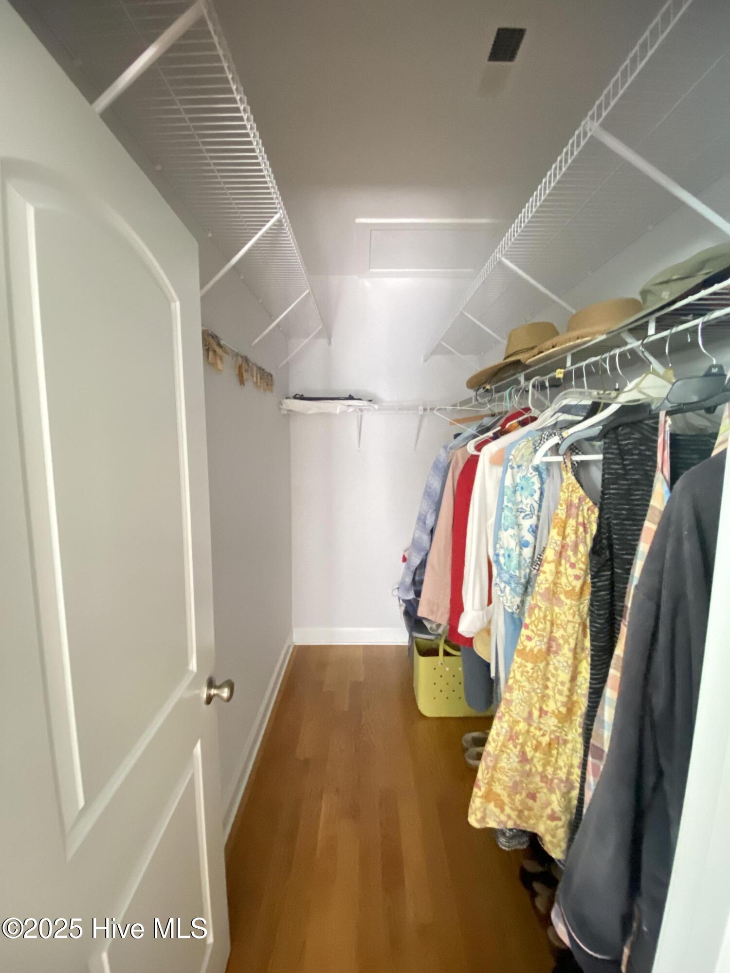 100533868 | Photo 26