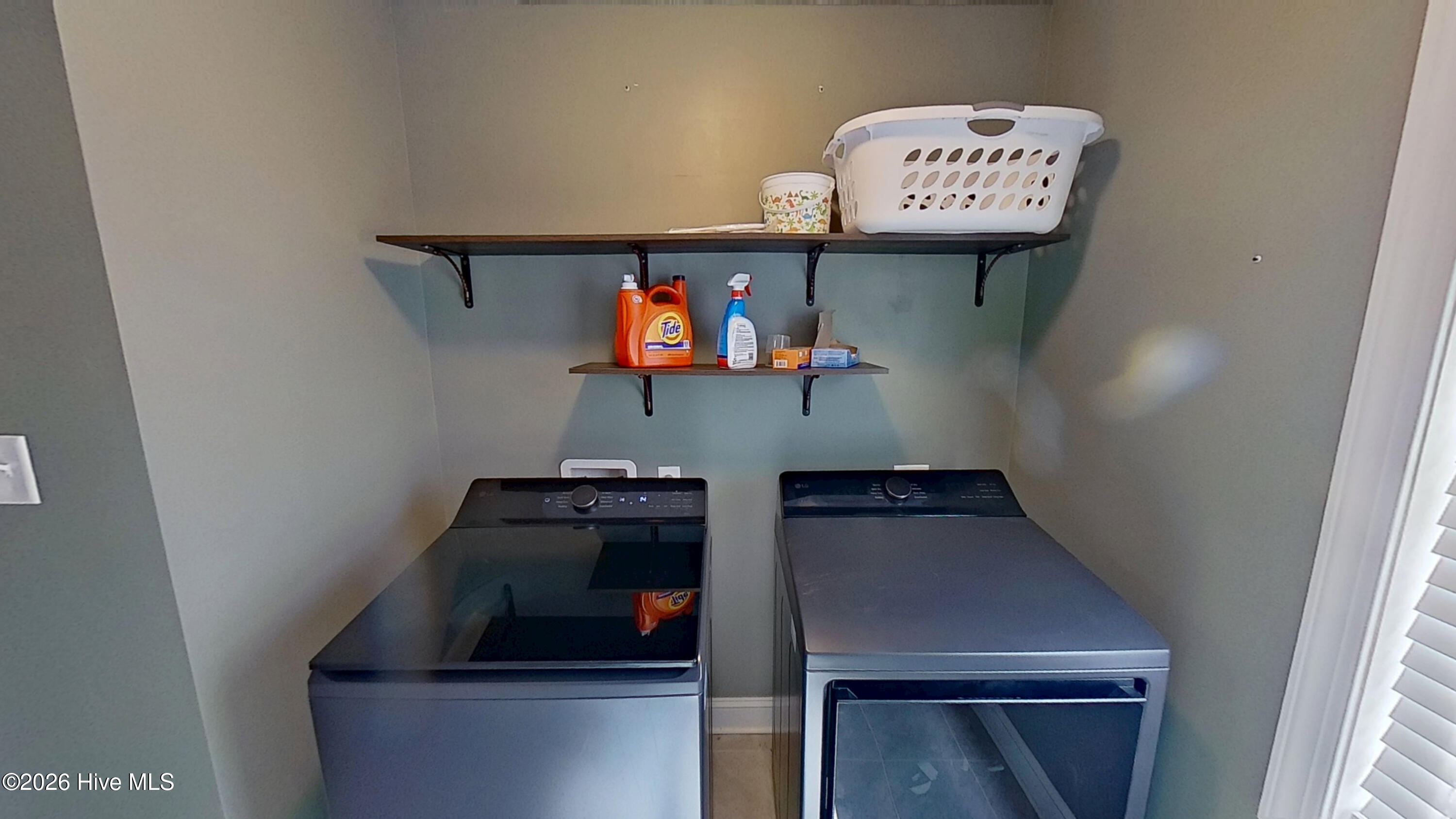 100566911 | Photo 27