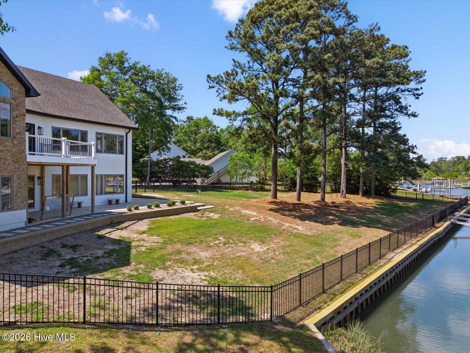 100569224 | Photo 45