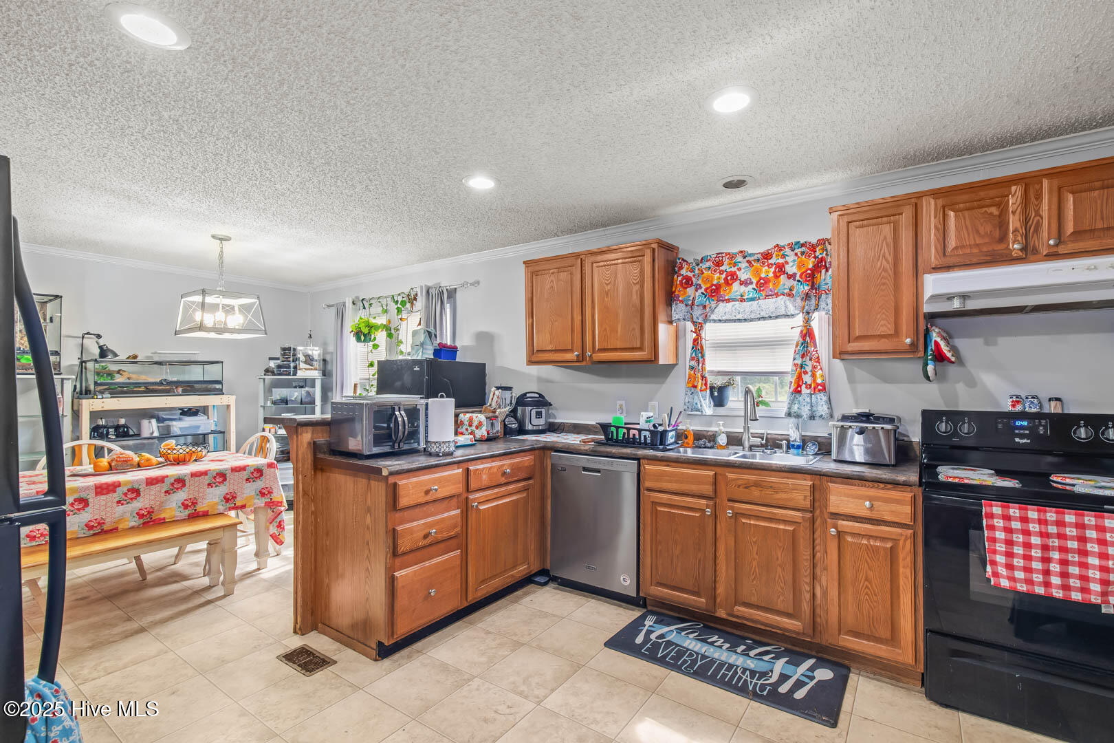 100528687 | Photo 17