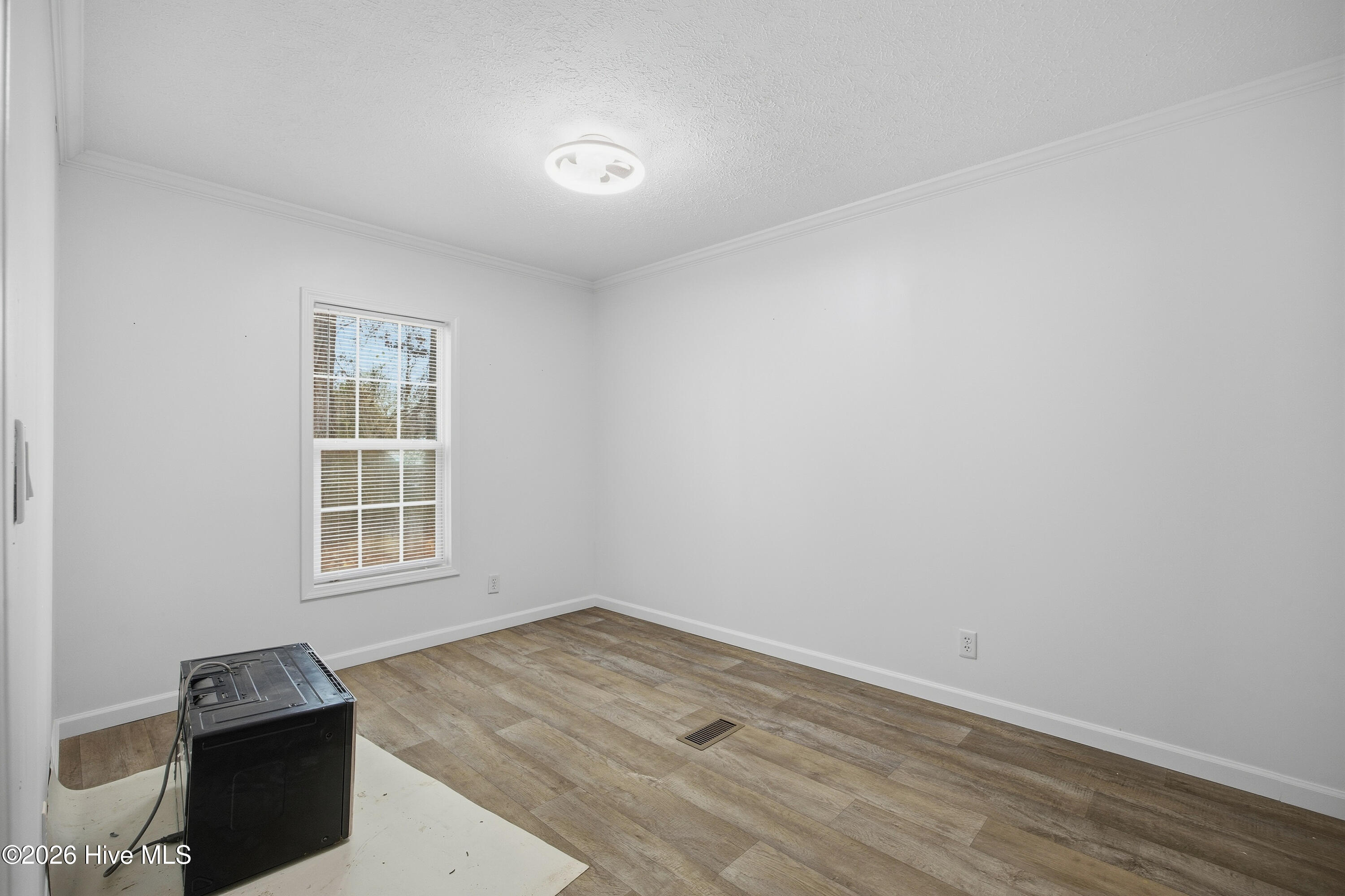 100551858 | Photo 13