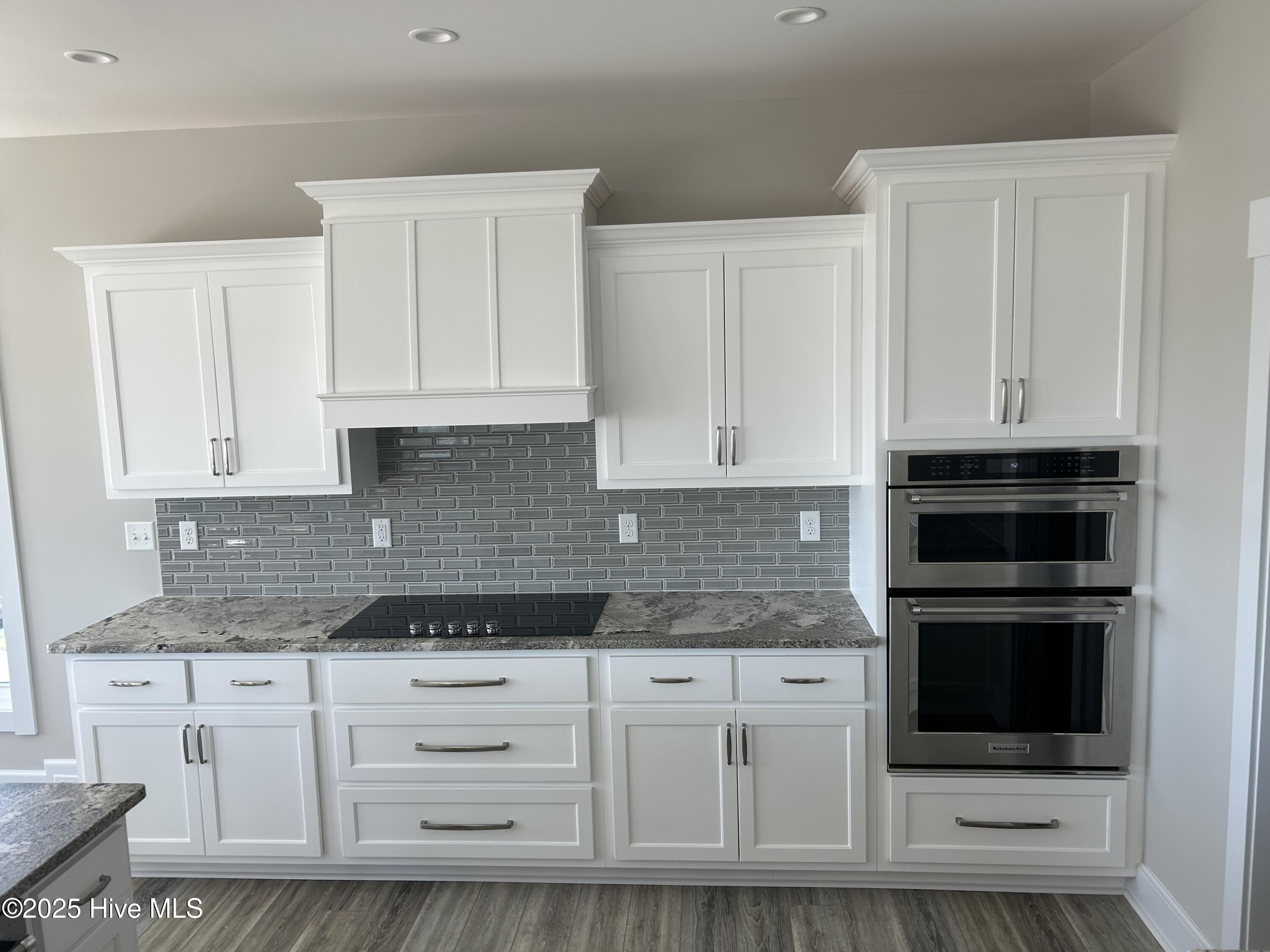 100496058 | Photo 17