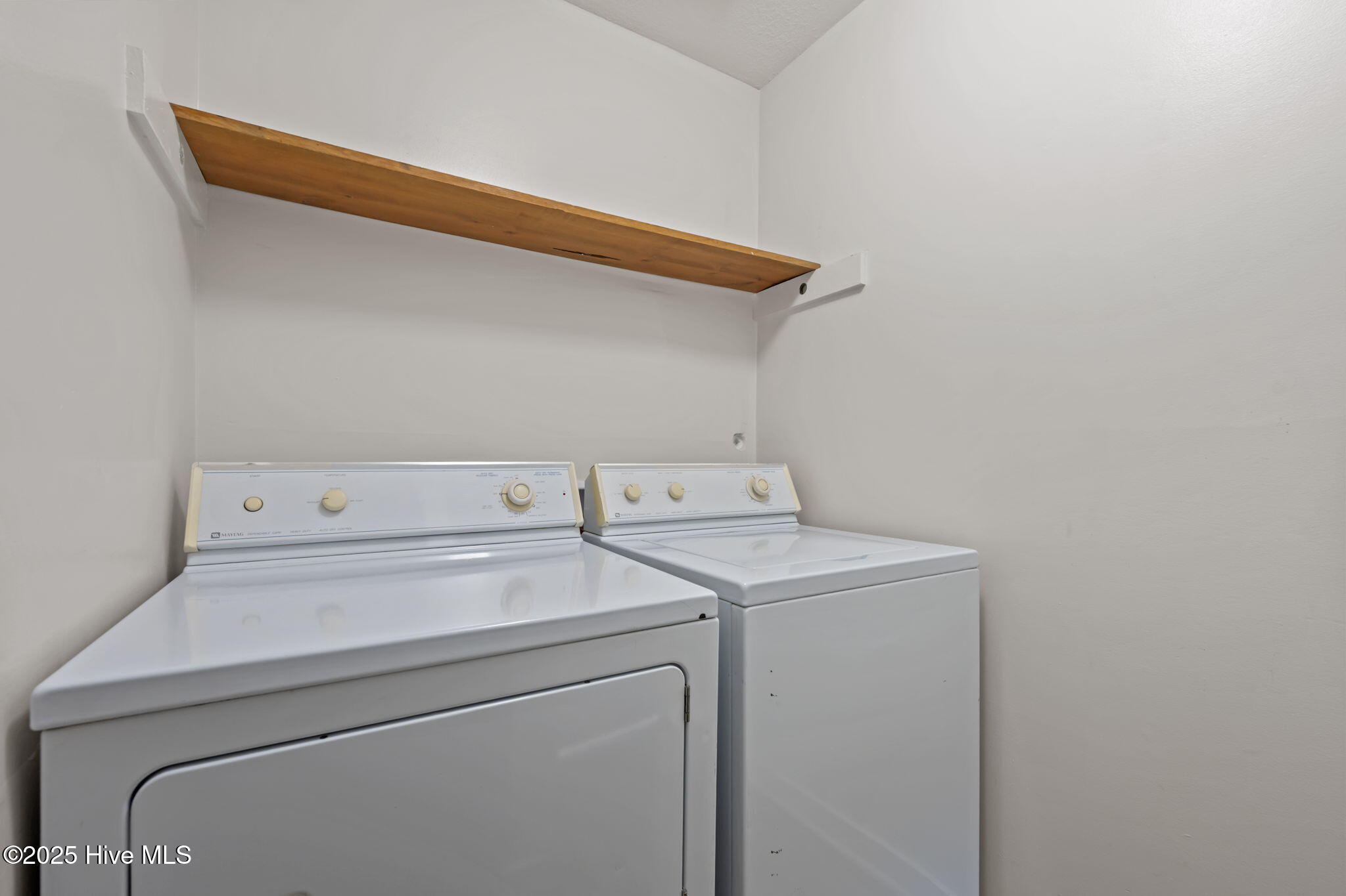 100543608 | Photo 30