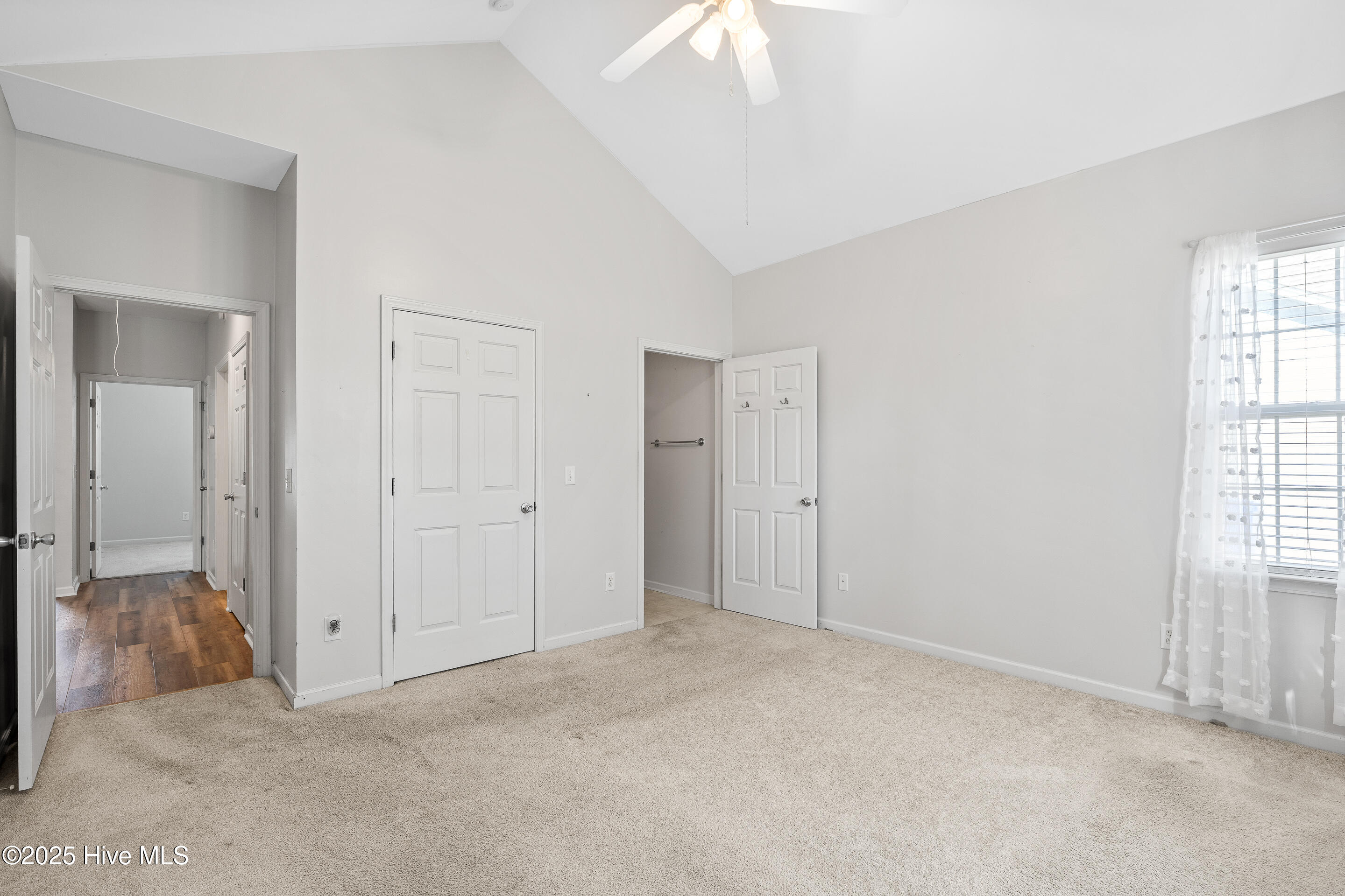 100540953 | Photo 18