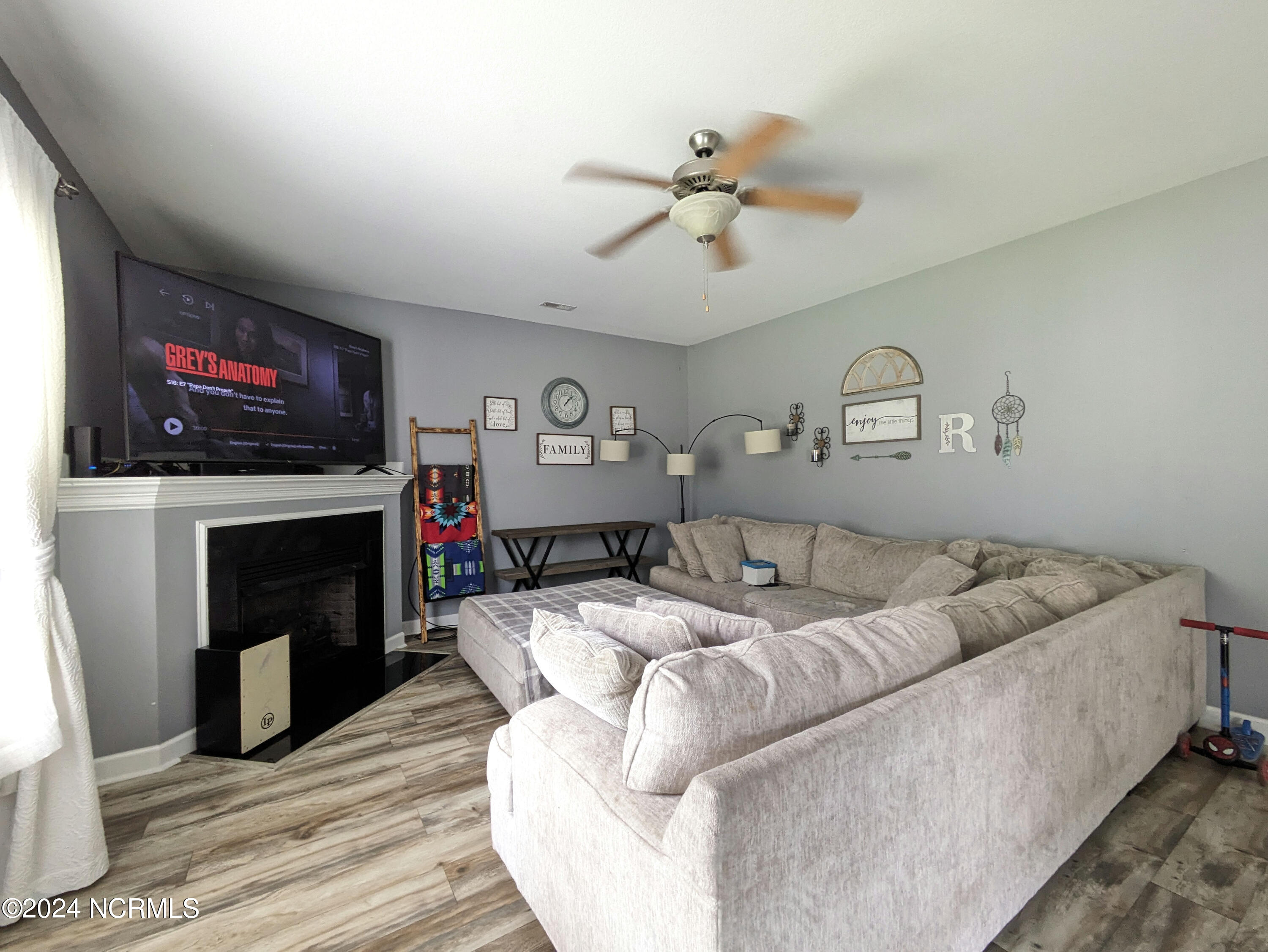 100529428 | Photo 23