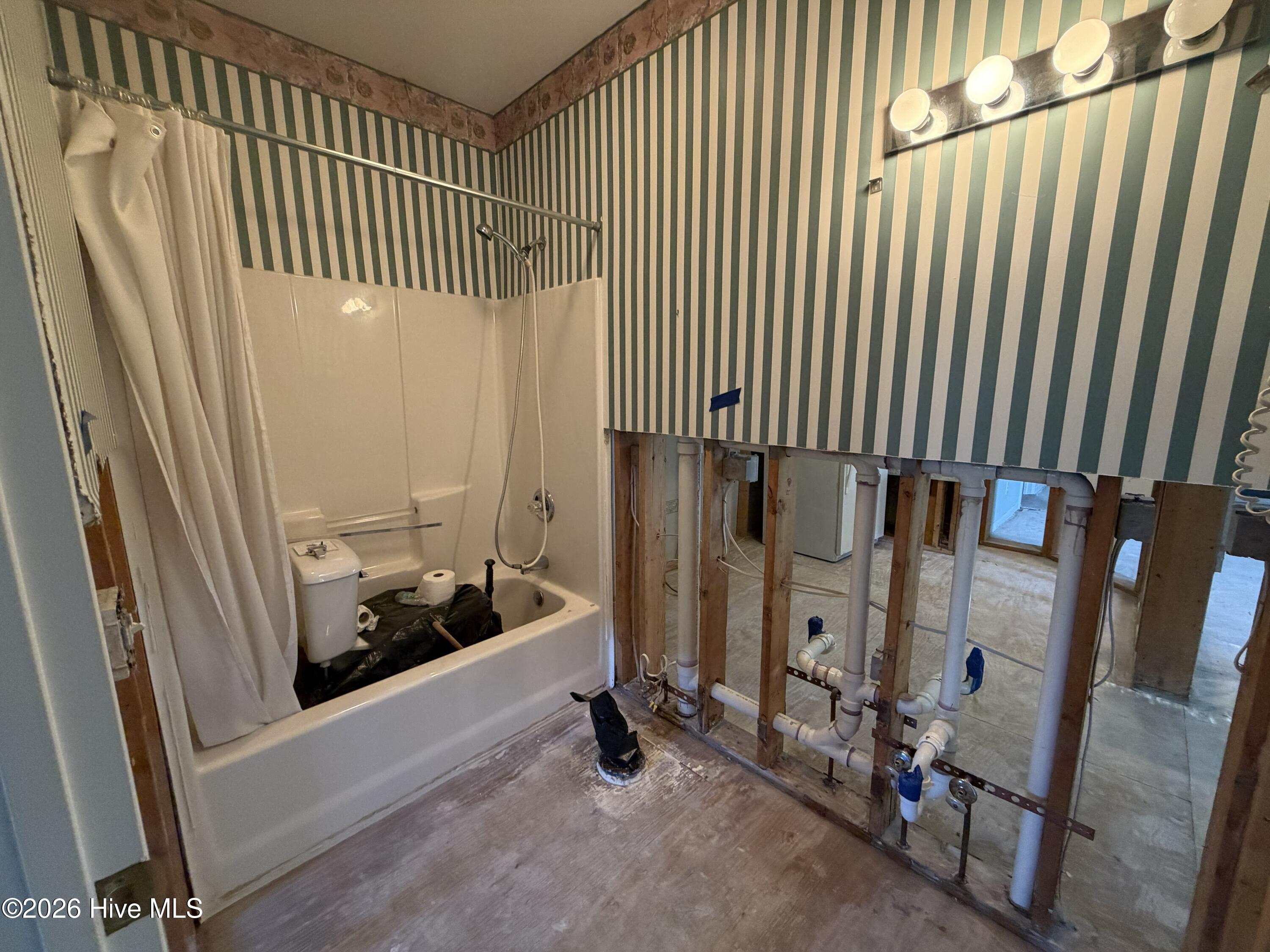 100581042 | Photo 19