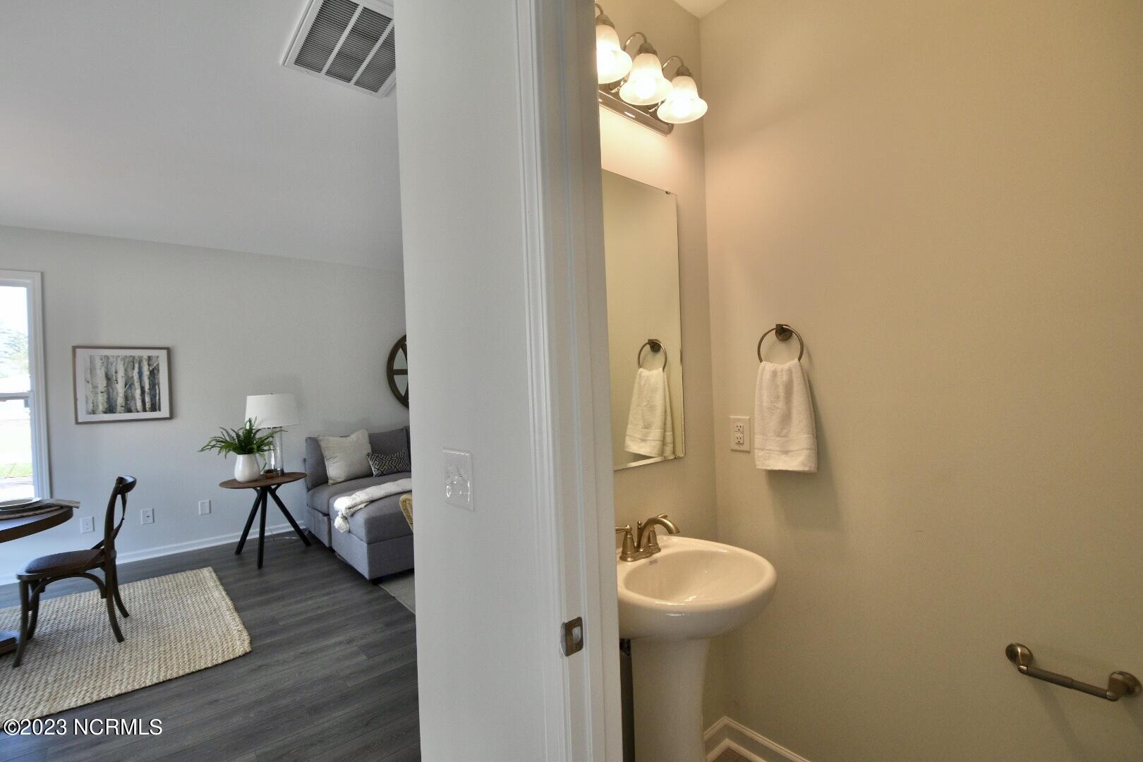 100541873 | Photo 13