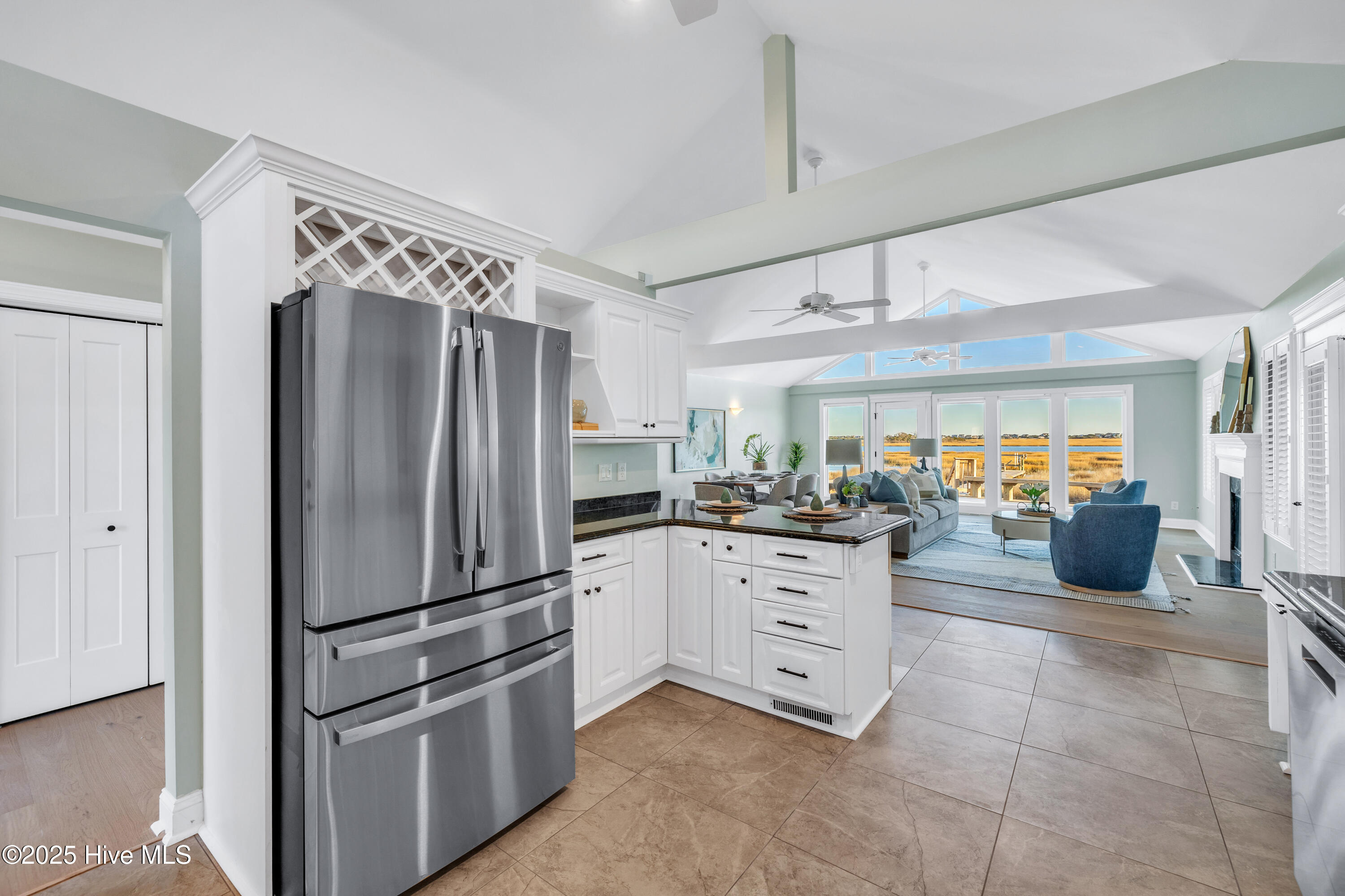 100545827 | Photo 16