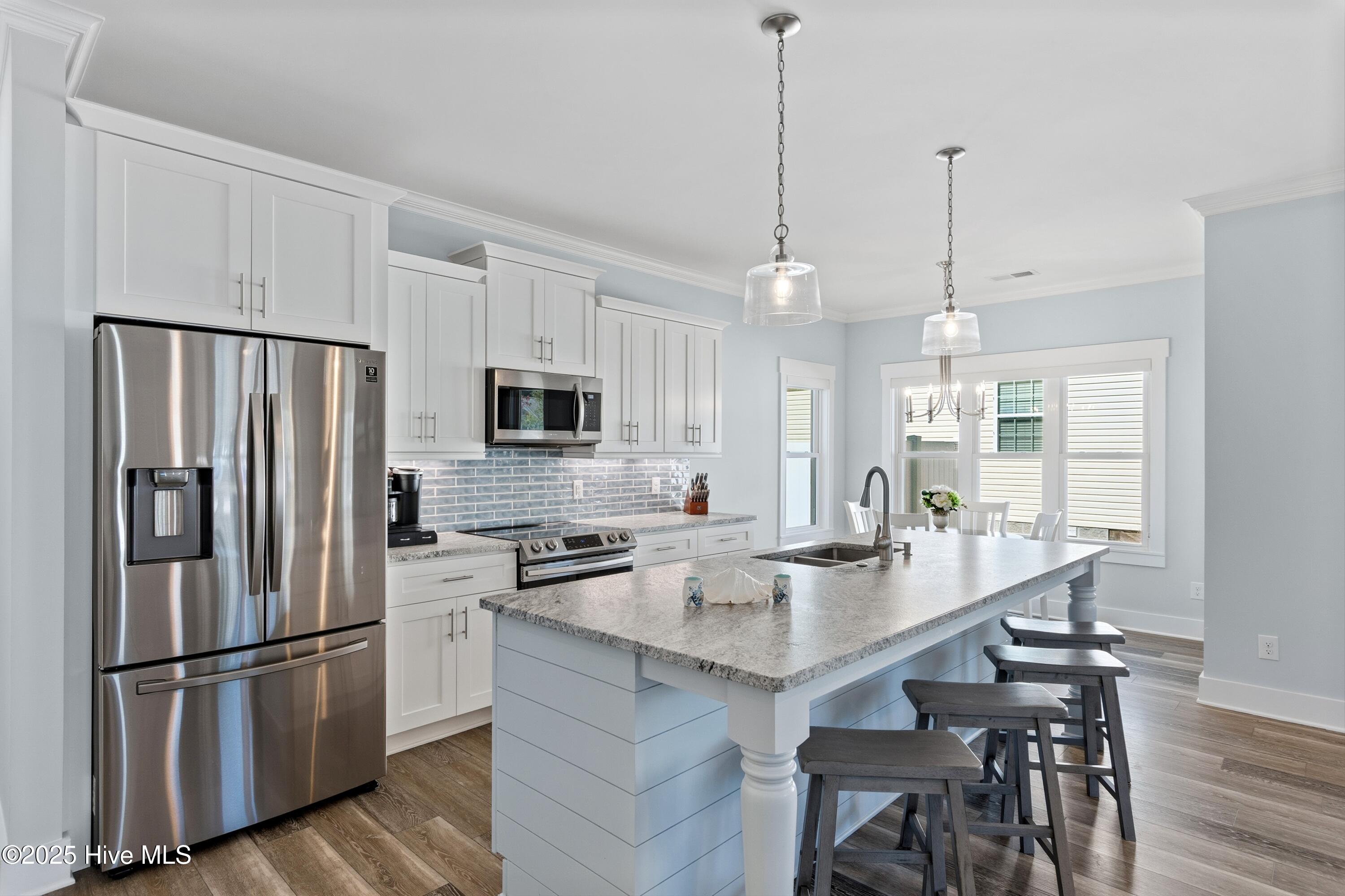 100542658 | Photo 12