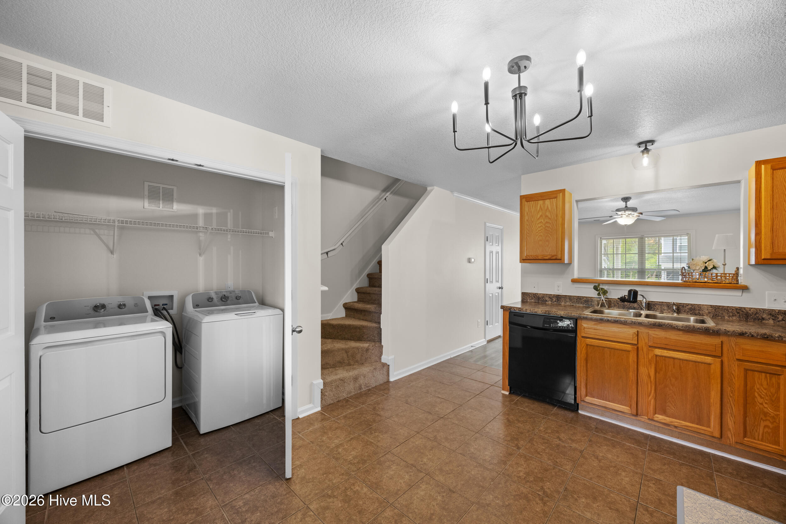 100552450 | Photo 13