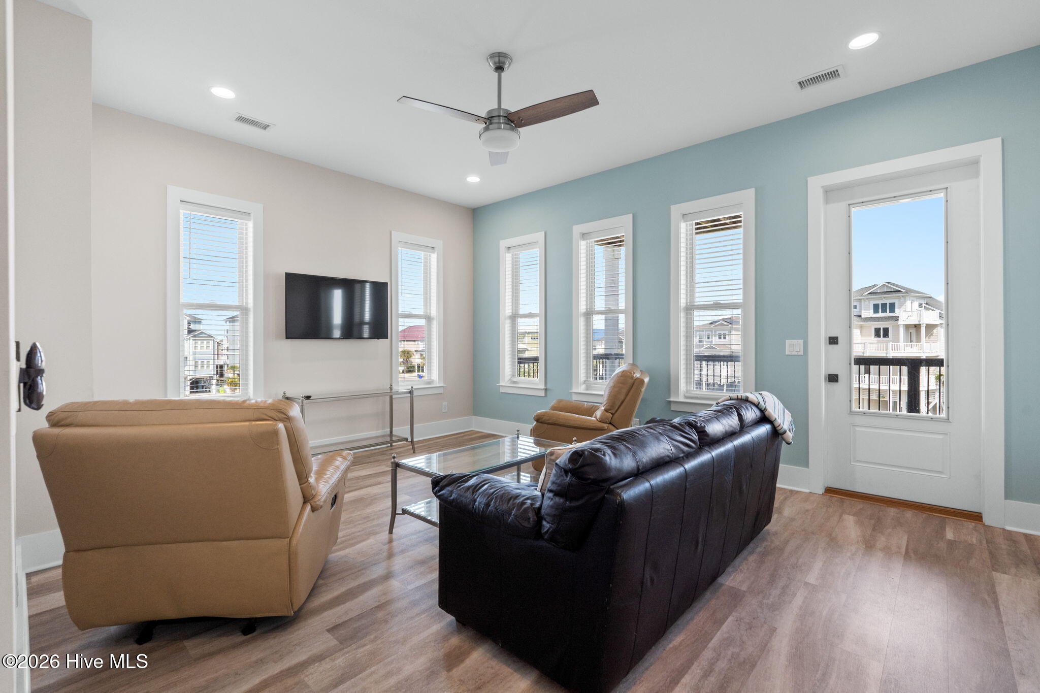 100564964 | Photo 24