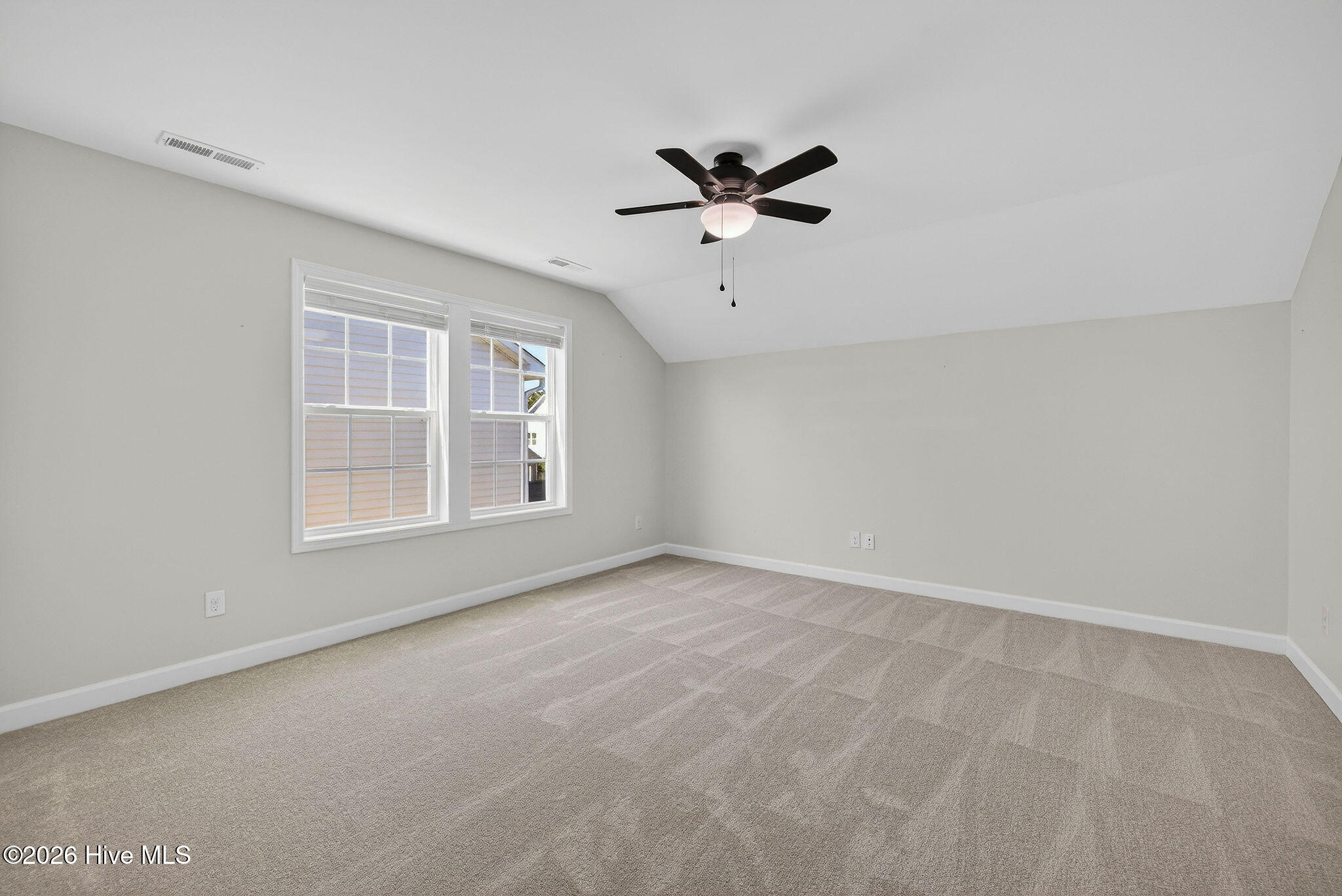 100564802 | Photo 40