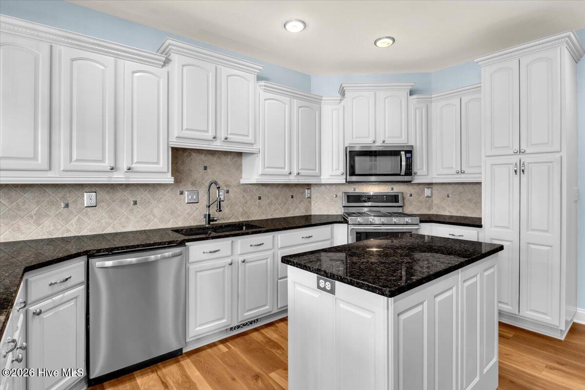 100567087 | Photo 28