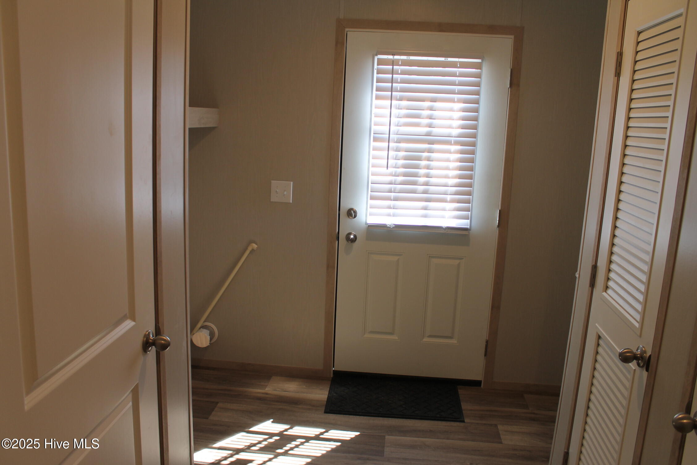 100528403 | Photo 40