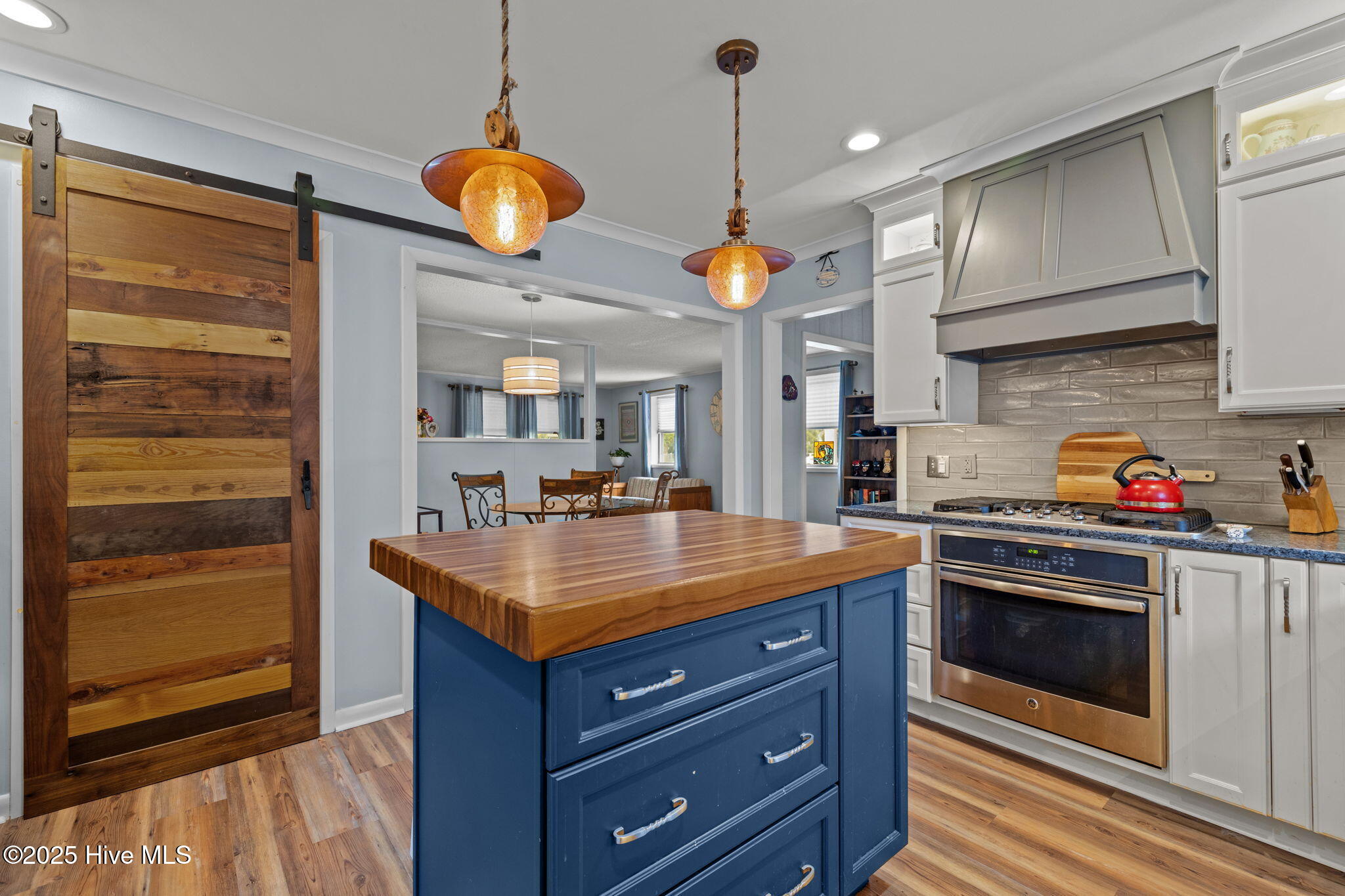 100521468 | Photo 12