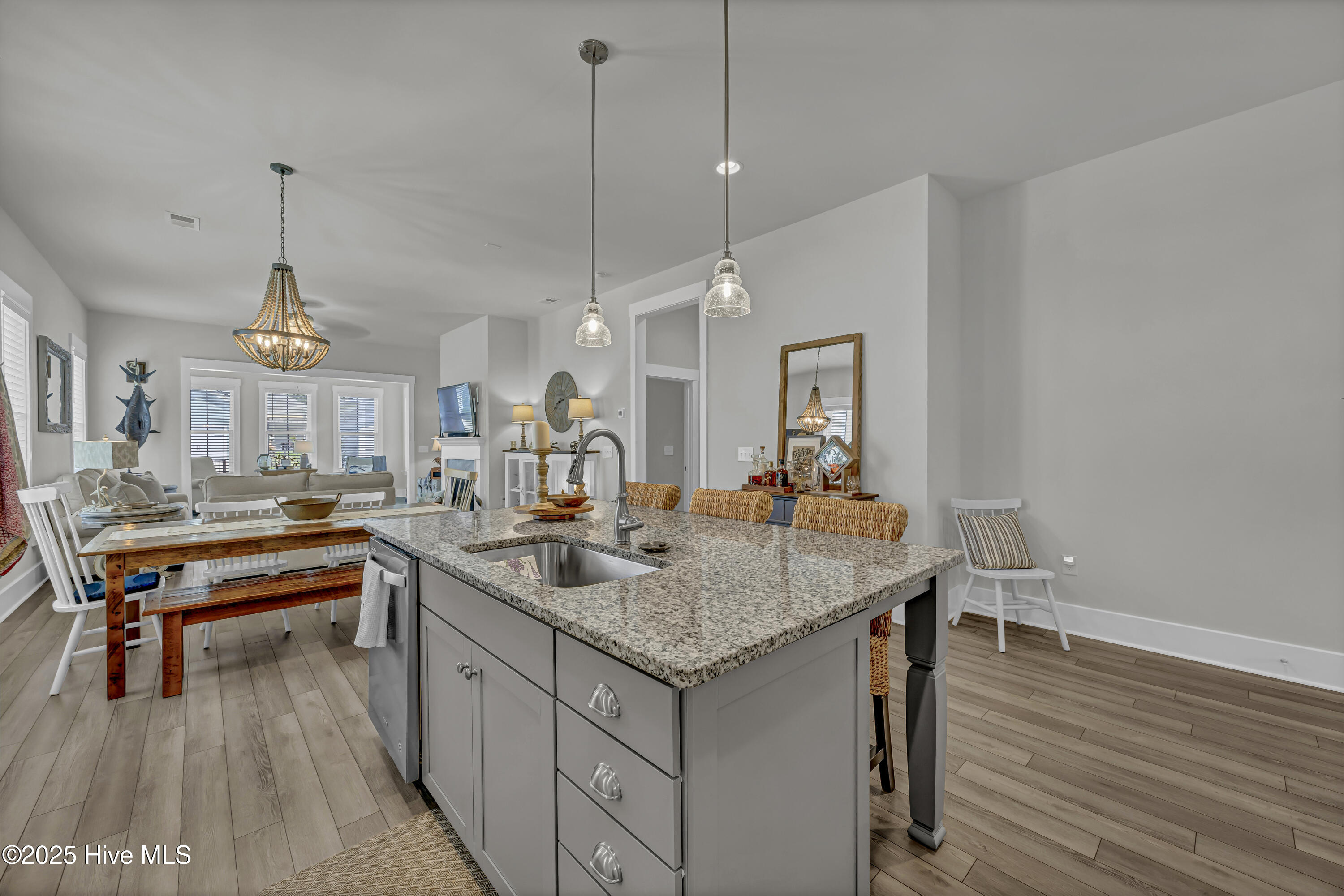 100517426 | Photo 24