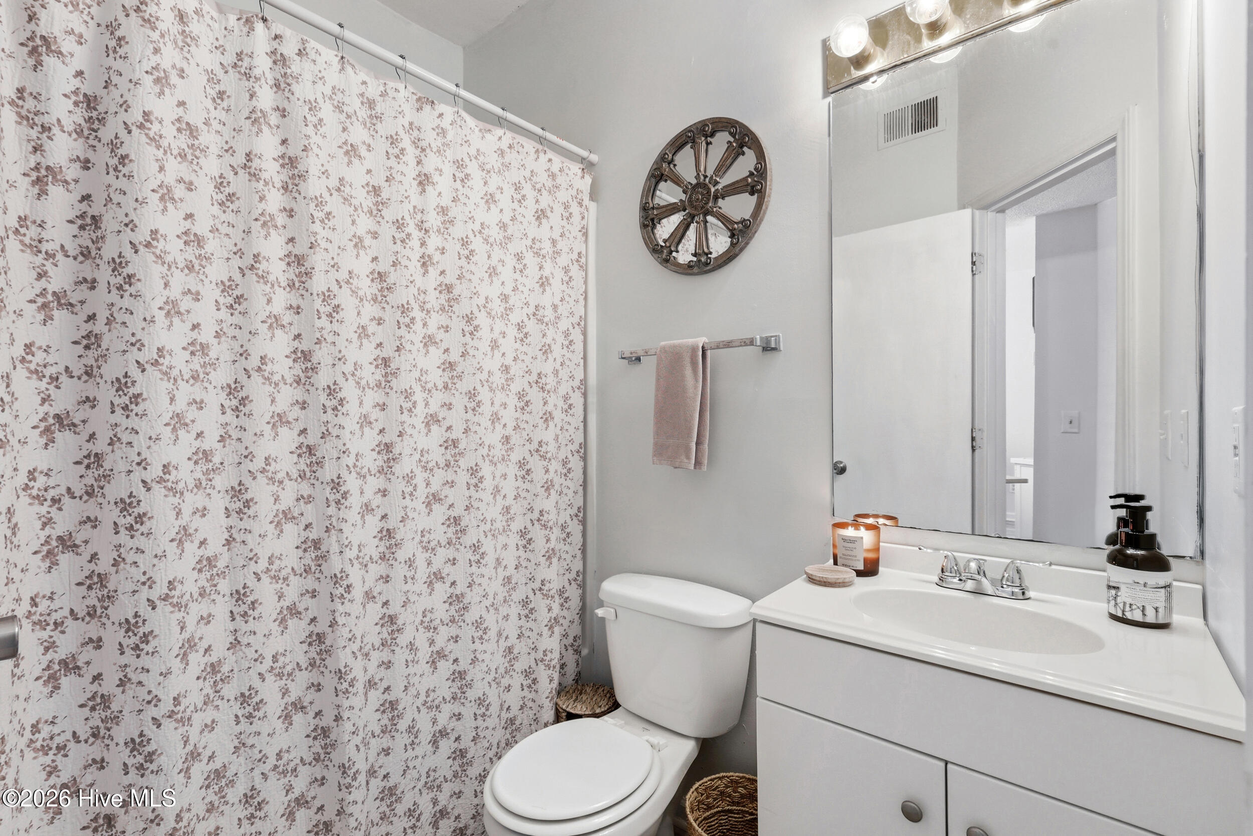 100564893 | Photo 14