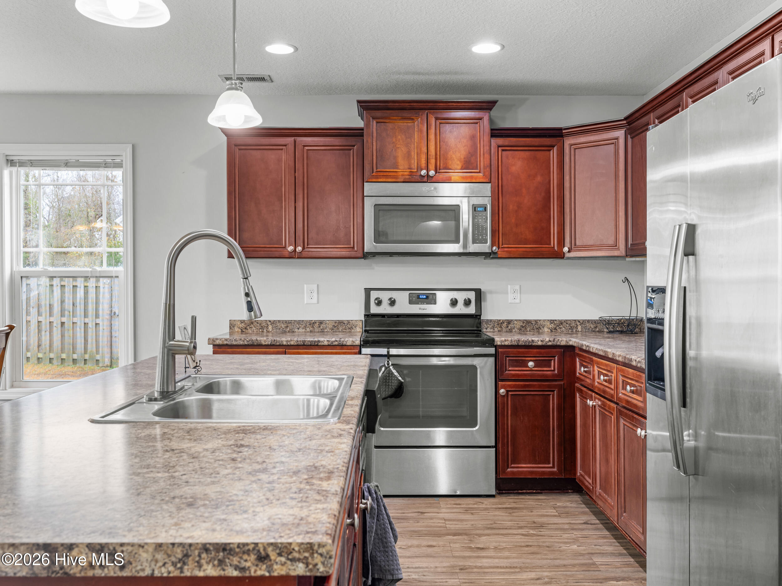 100548593 | Photo 18