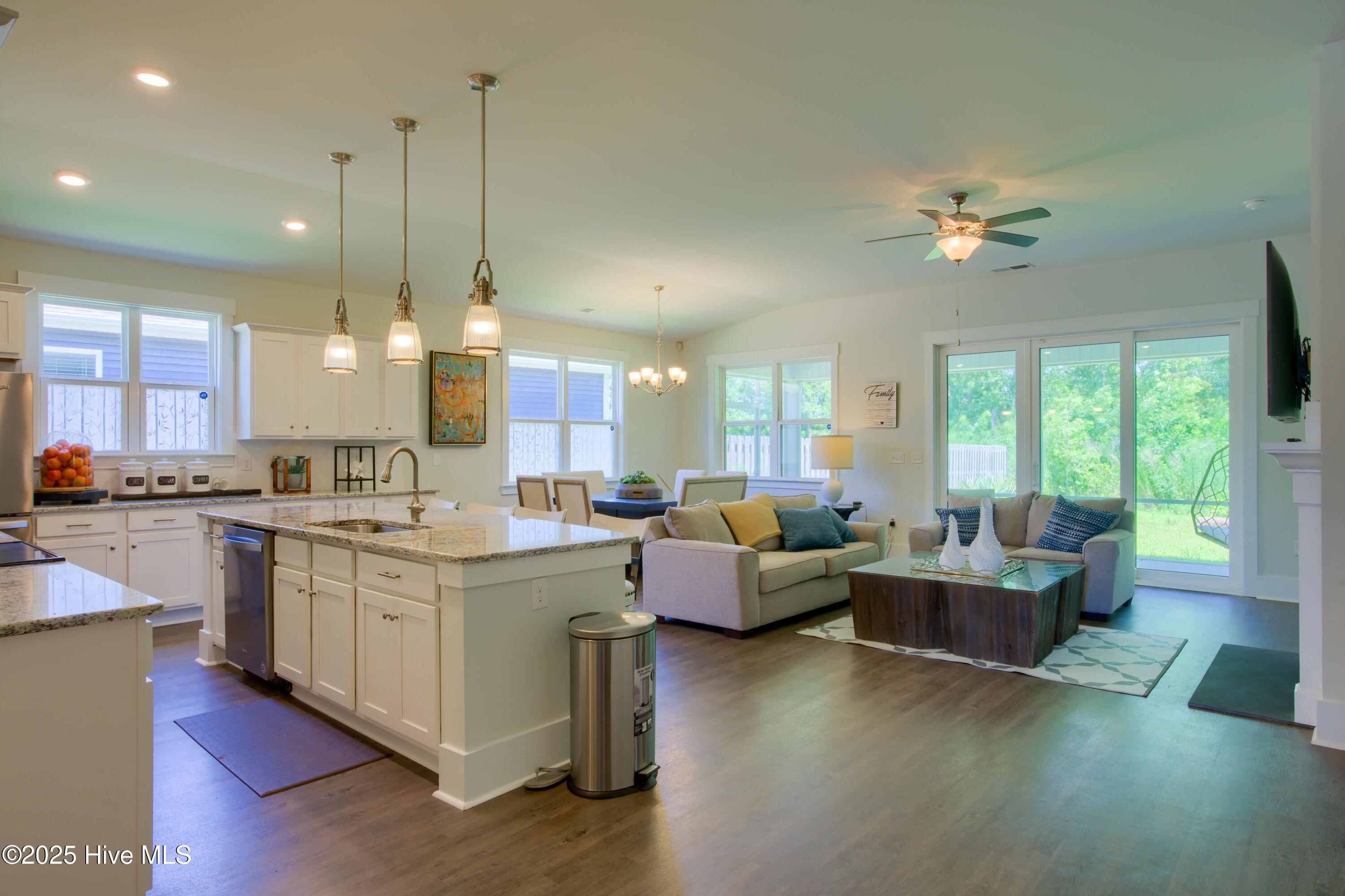 100564449 | Photo 14