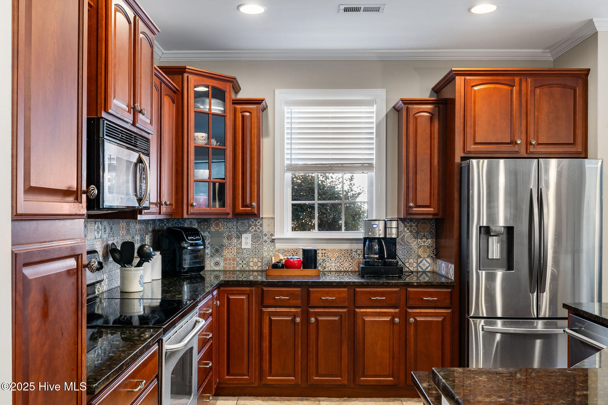 100542530 | Photo 14