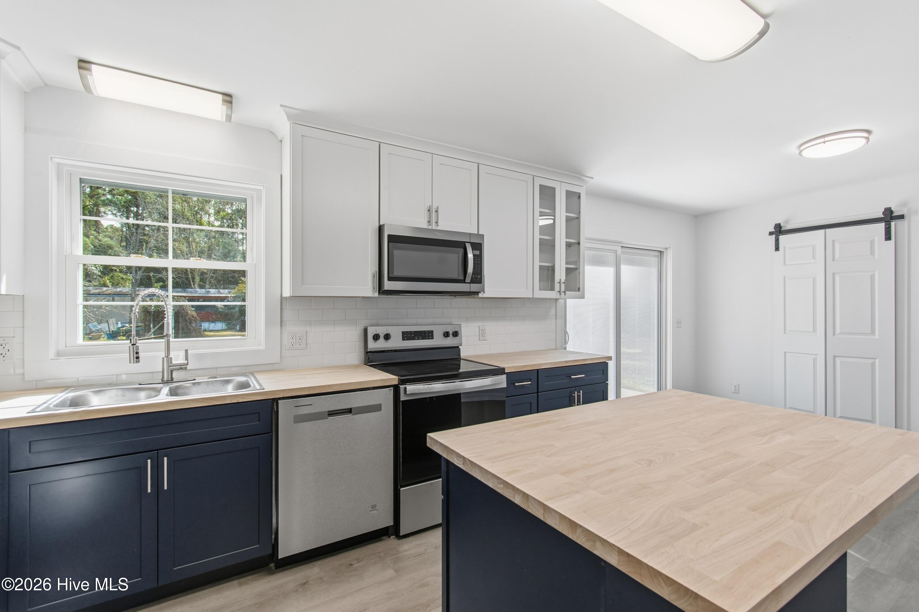 100550863 | Photo 14