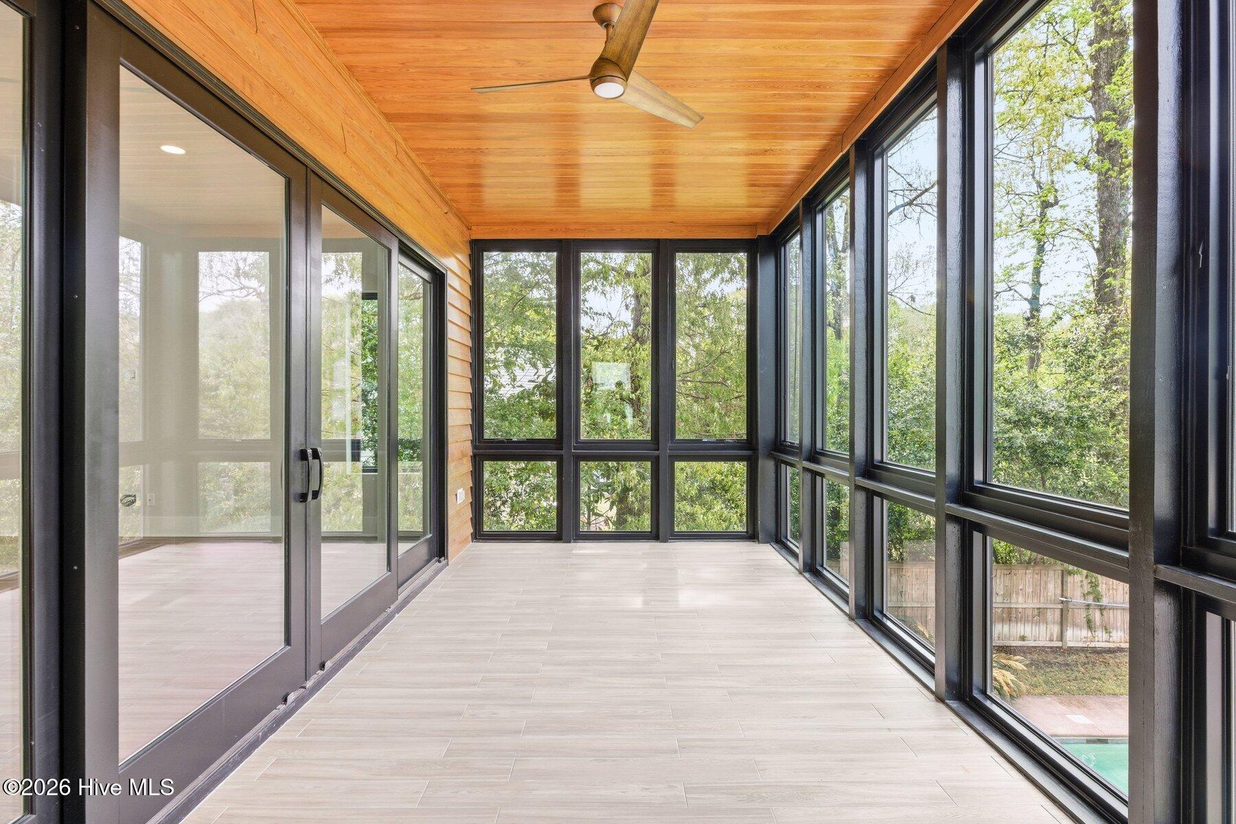 100566694 | Photo 23